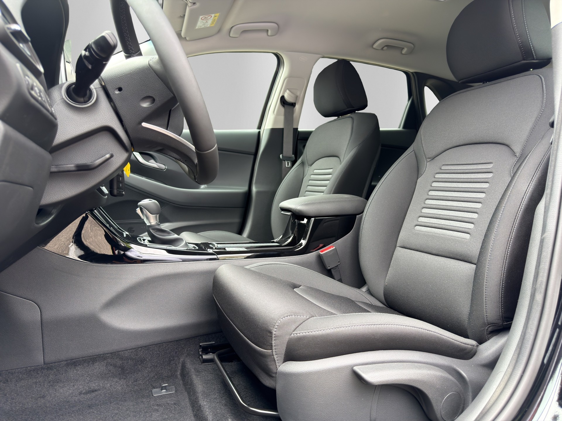 HYUNDAI i30 1.5 T-GDi Amplia DCT-image-11