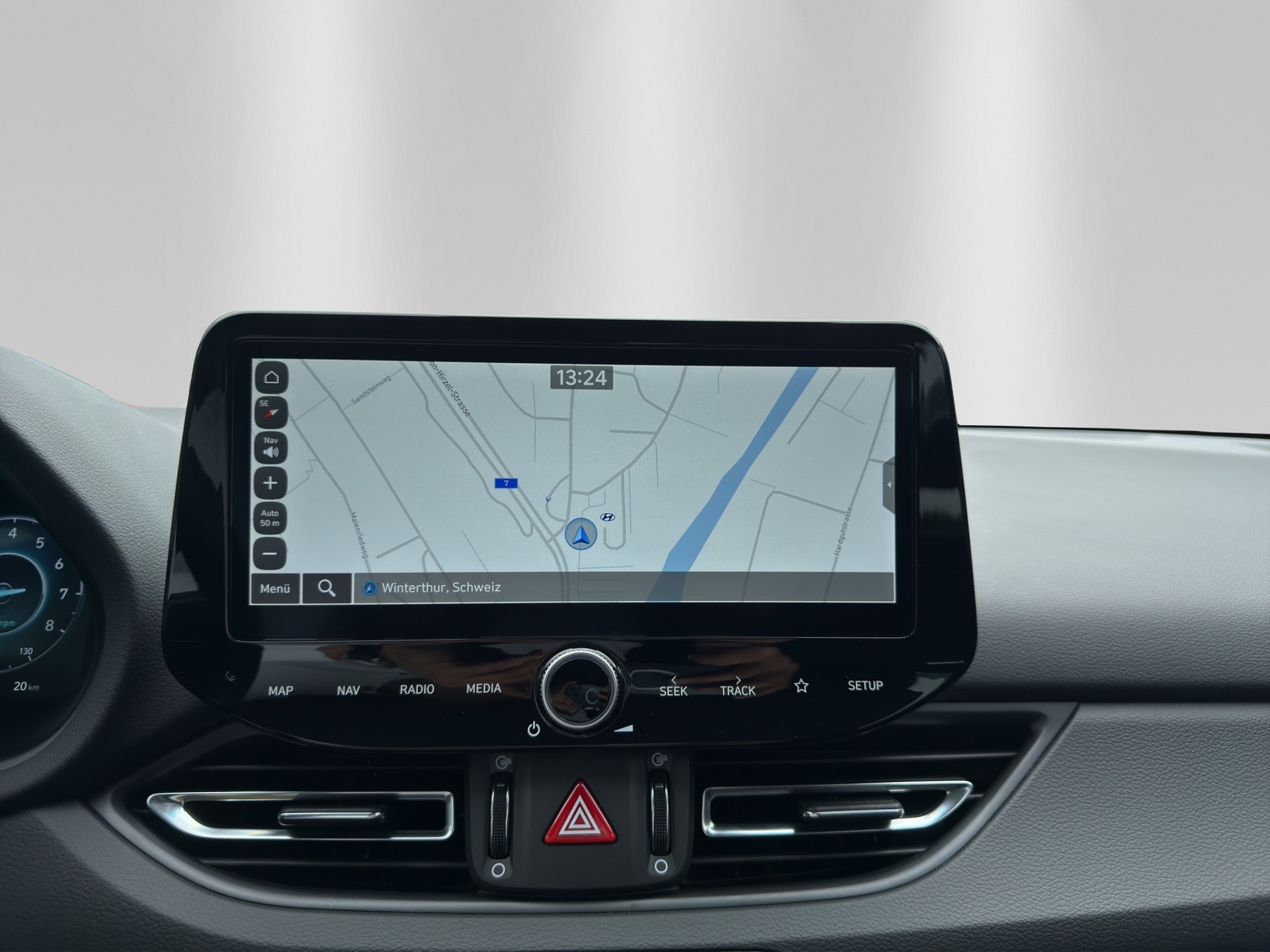 HYUNDAI i30 1.5 T-GDi Amplia DCT-image-16