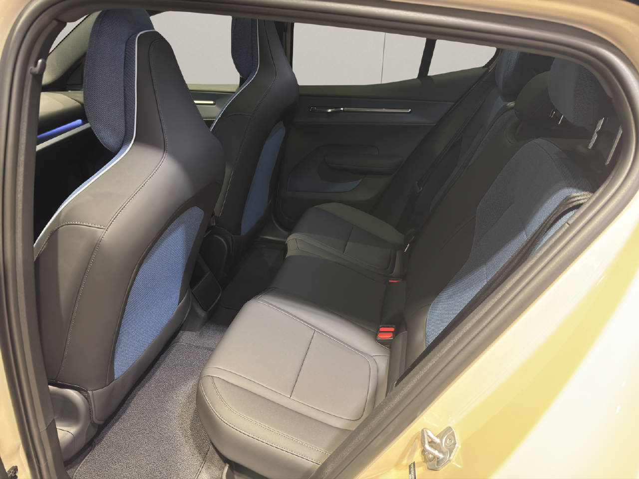 VOLVO EX 30 CC E60 Twin Performance AWD-image-4