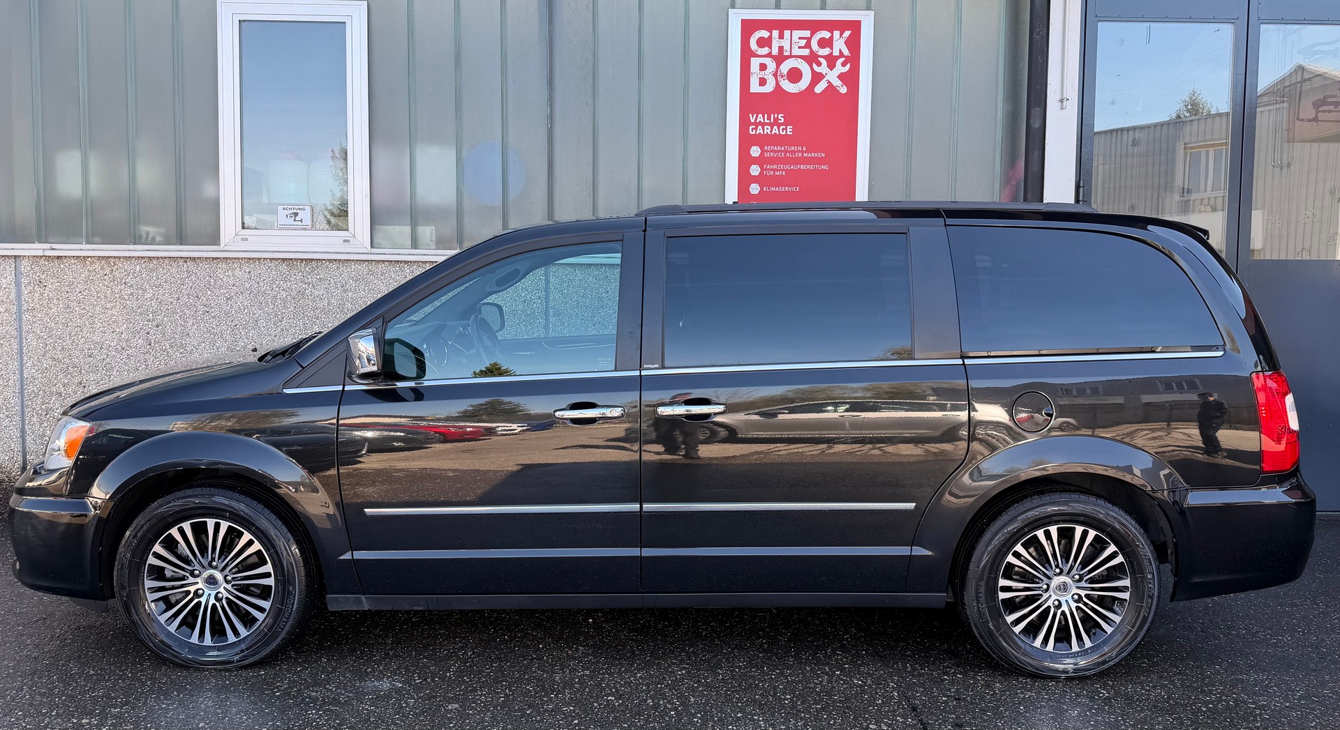 LANCIA Voyager 2.8D Platinum Automatic-image-1