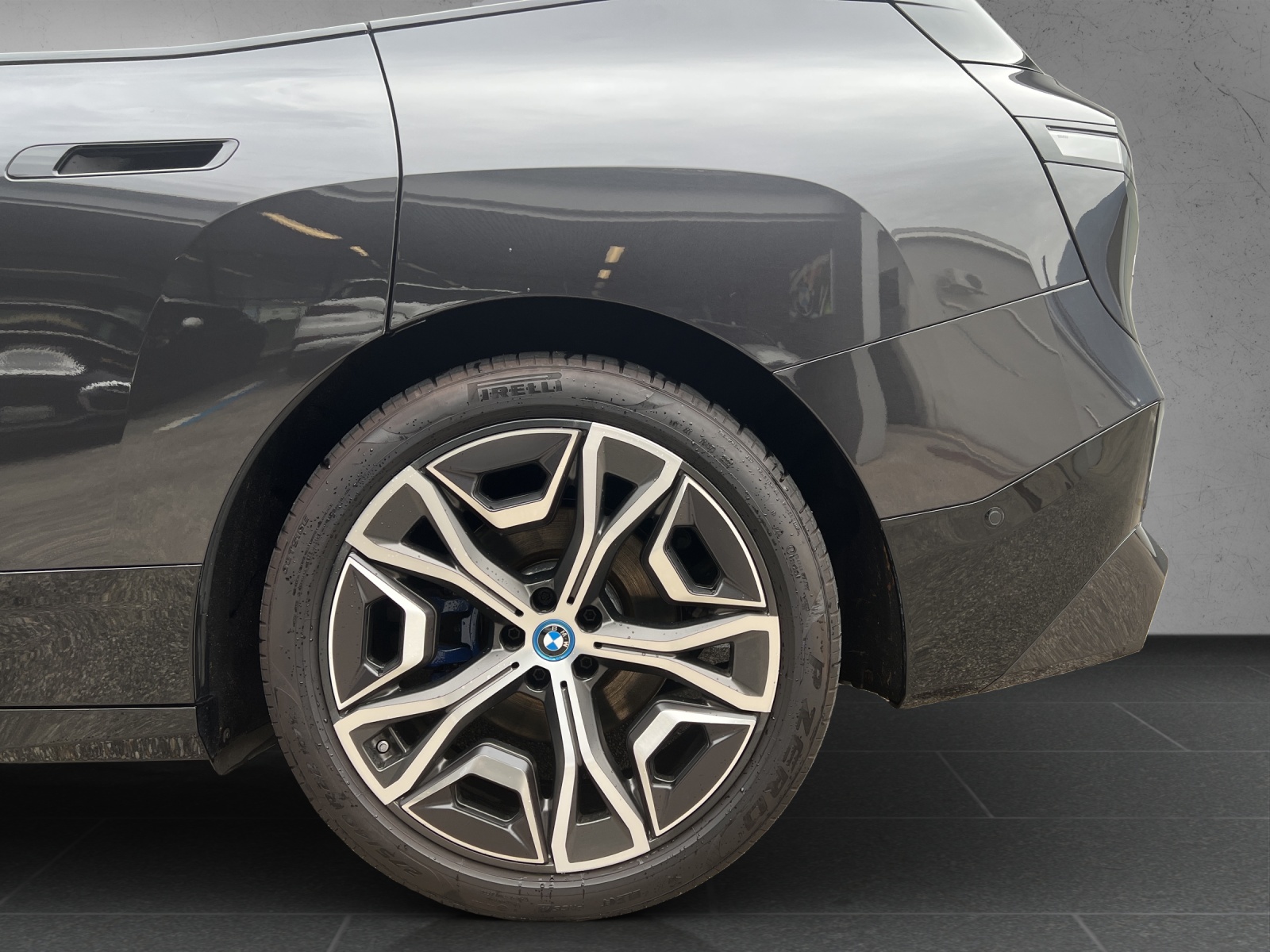 BMW iX xDrive40-image-12