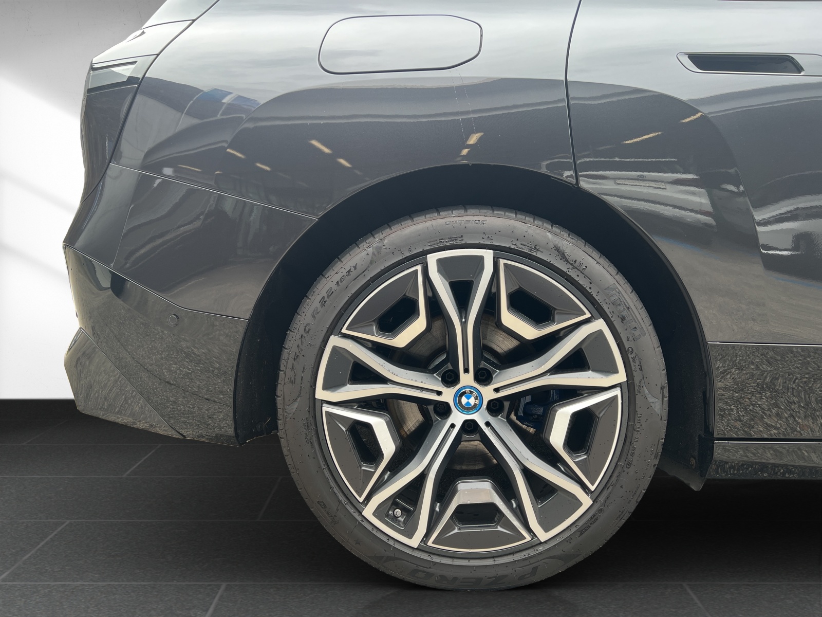 BMW iX xDrive40-image-11