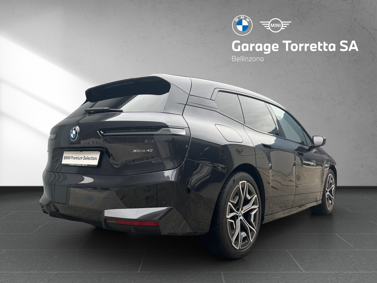 BMW iX xDrive40-image-5