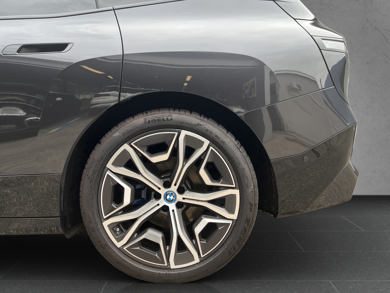 BMW iX xDrive40-image-12
