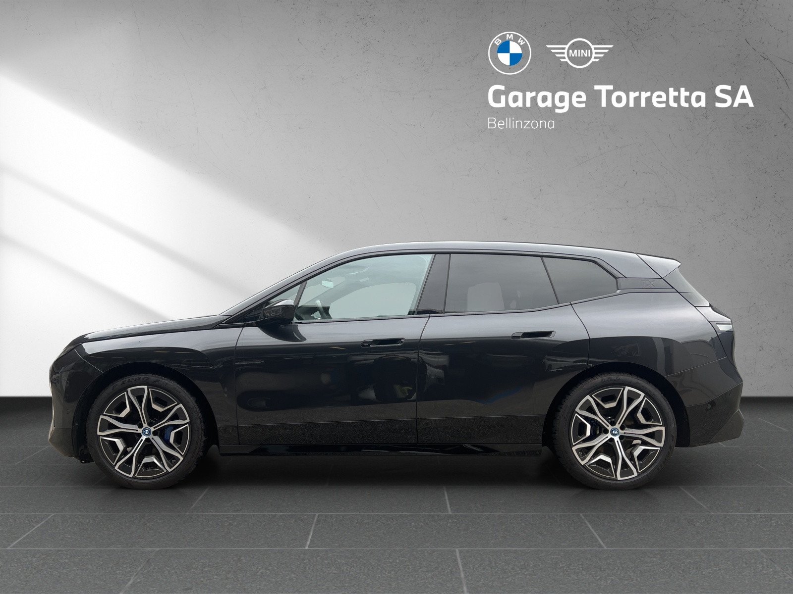 BMW iX xDrive40-image-2