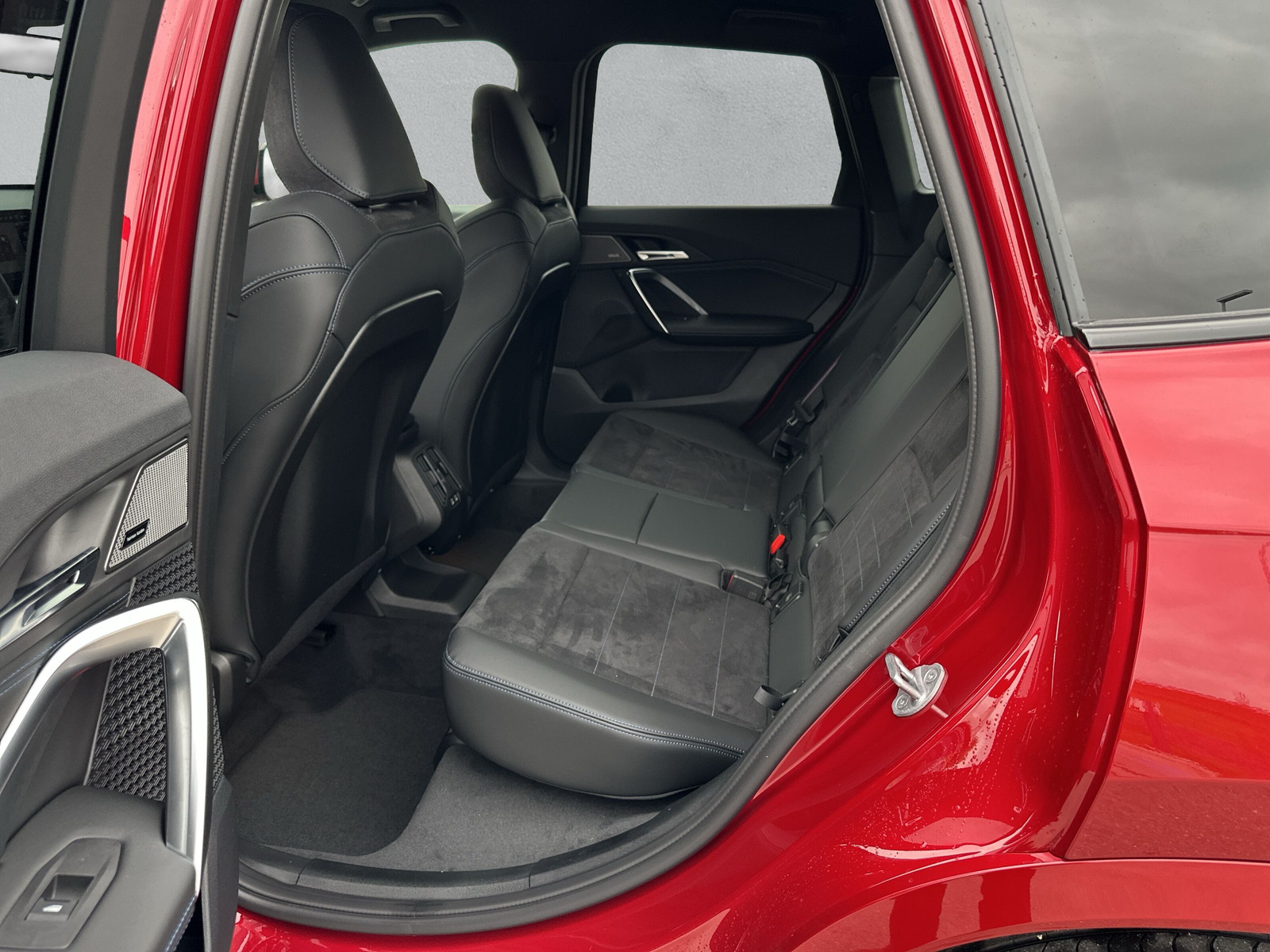 BMW X1 xDrive 23i 48V M Sport Pro-image-11