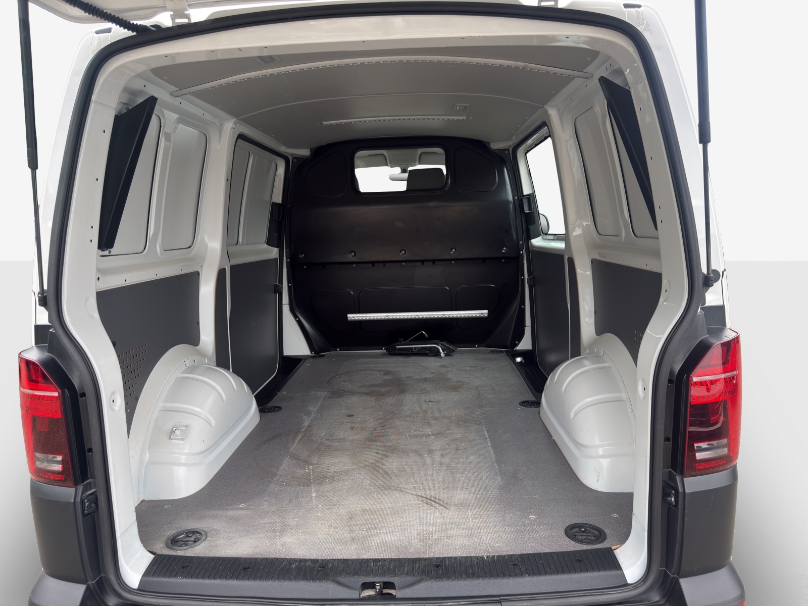 VW T6.1 2.0 TDI-image-12