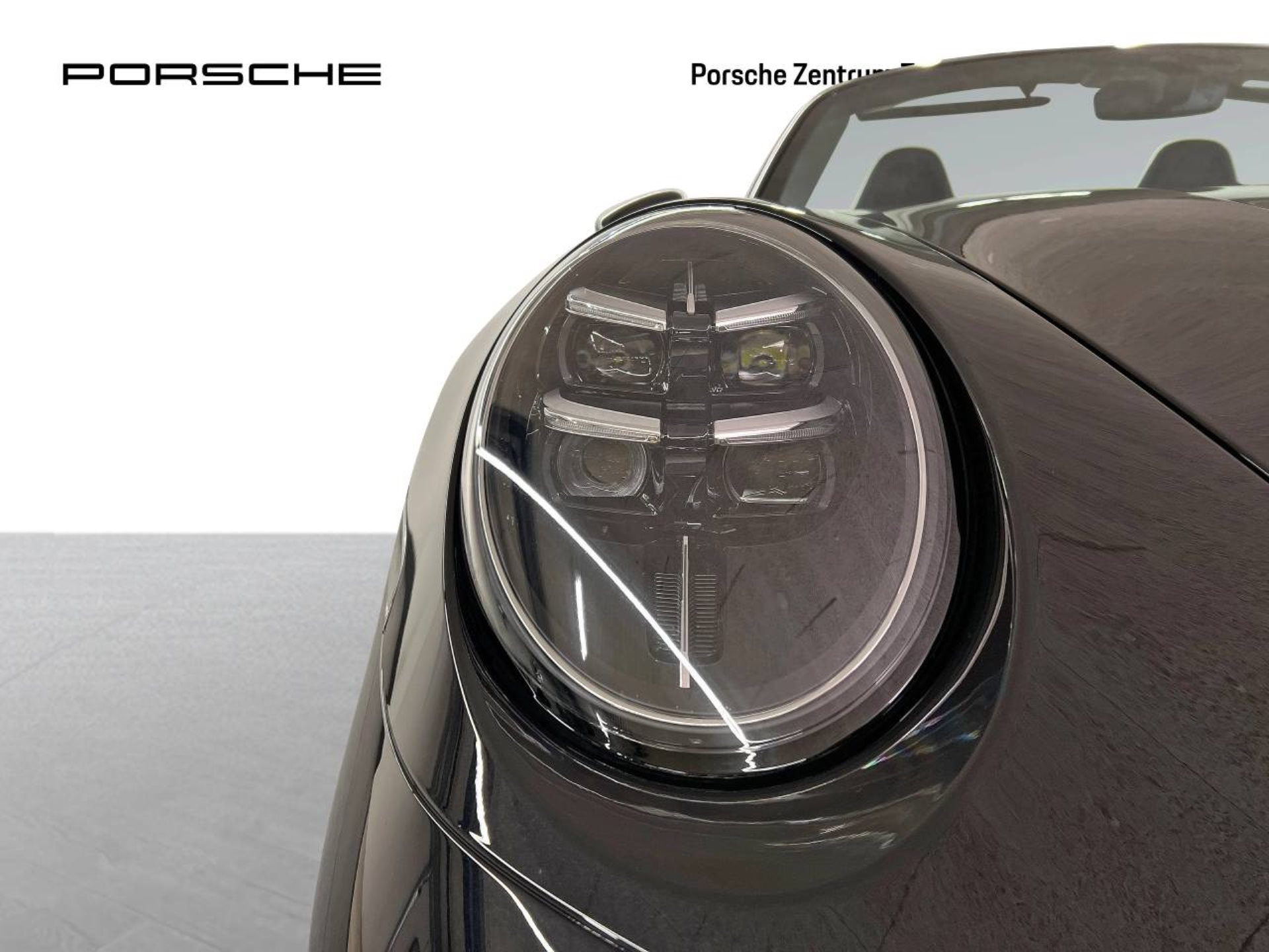 PORSCHE 911 Carrera Cabriolet-image-12