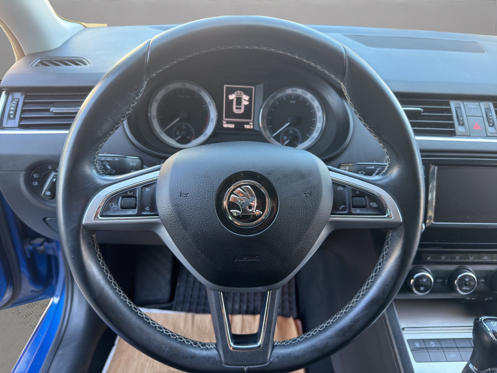 SKODA Octavia Combi 1.8 TSI Swiss Edition DSG-image-9