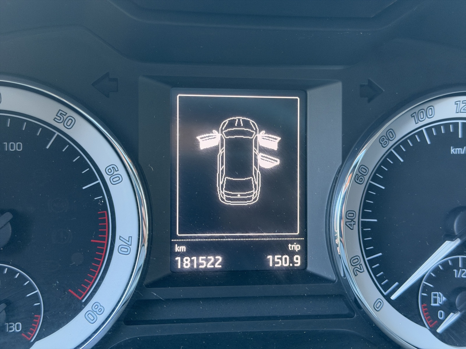 SKODA Octavia Combi 1.8 TSI Swiss Edition DSG-image-10