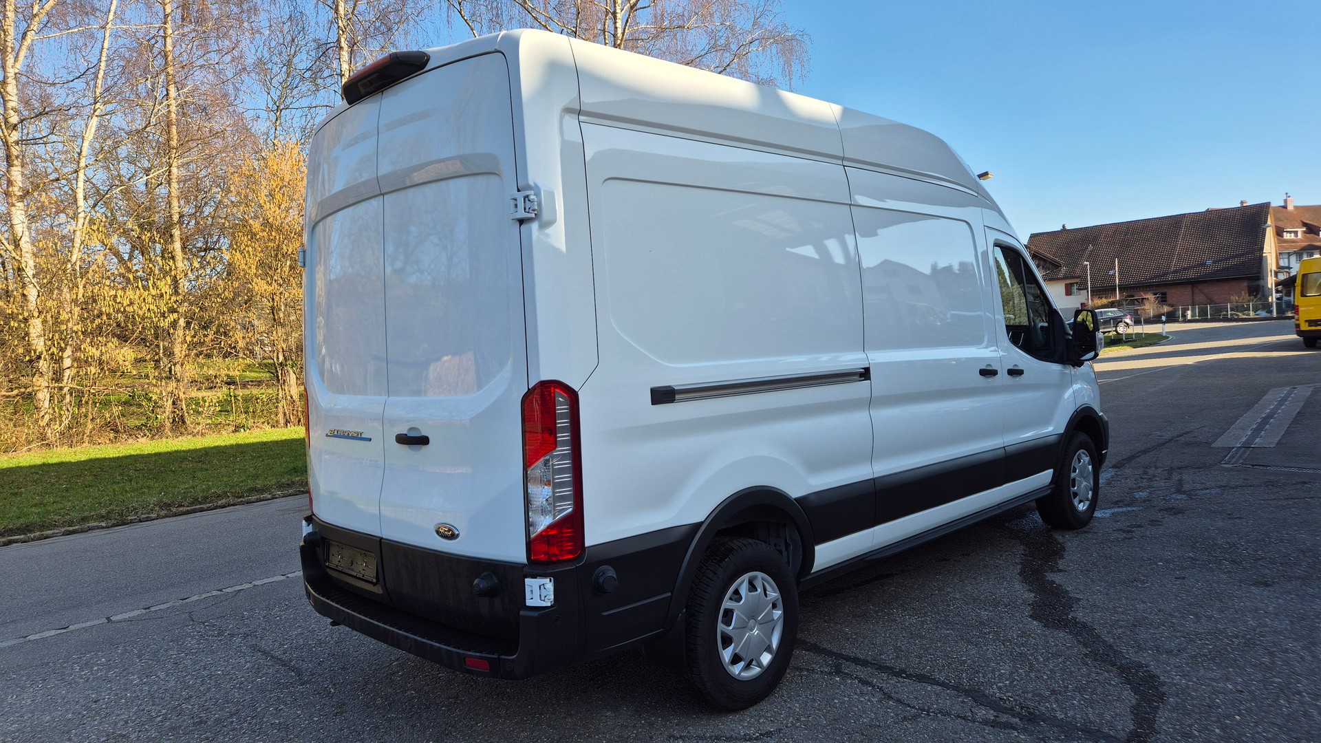 FORD E-Transit Van 350 L3 Trend RWD 68kWh-showroom-element-3