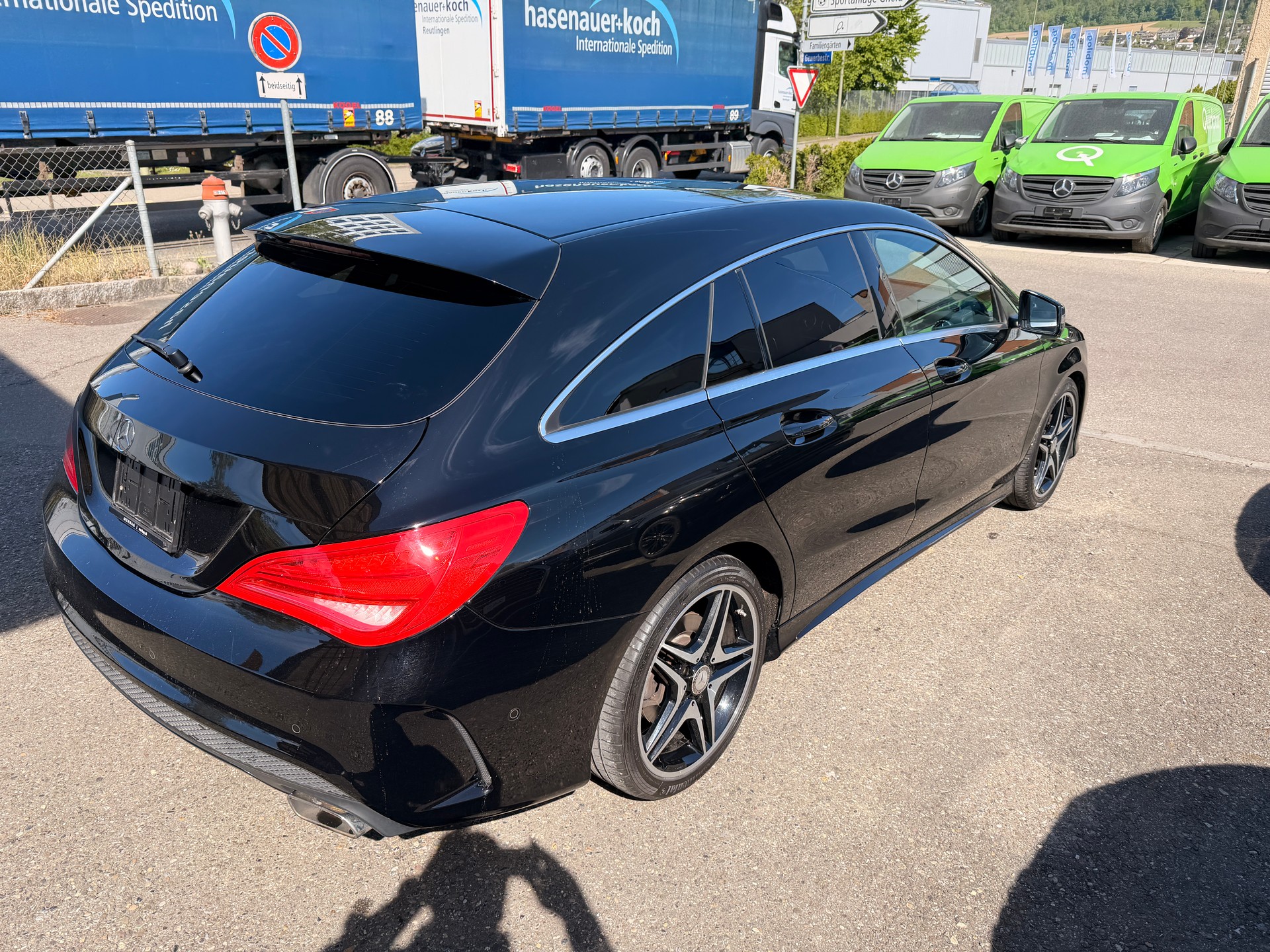 MERCEDES-BENZ CLA Shooting Brake 200 d AMG Line 4Matic 7G-DCT-image-4