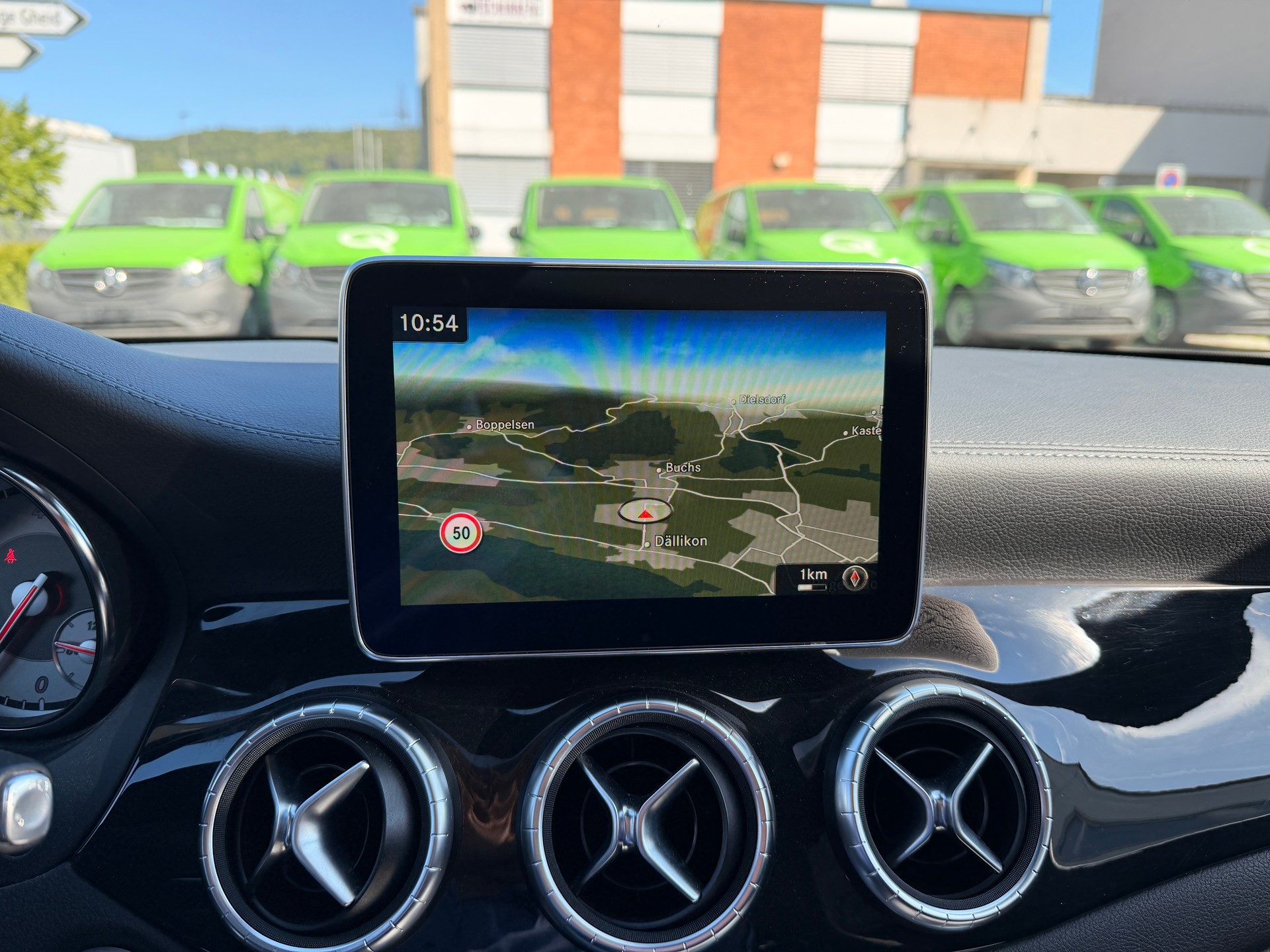 MERCEDES-BENZ CLA Shooting Brake 200 d AMG Line 4Matic 7G-DCT-image-10