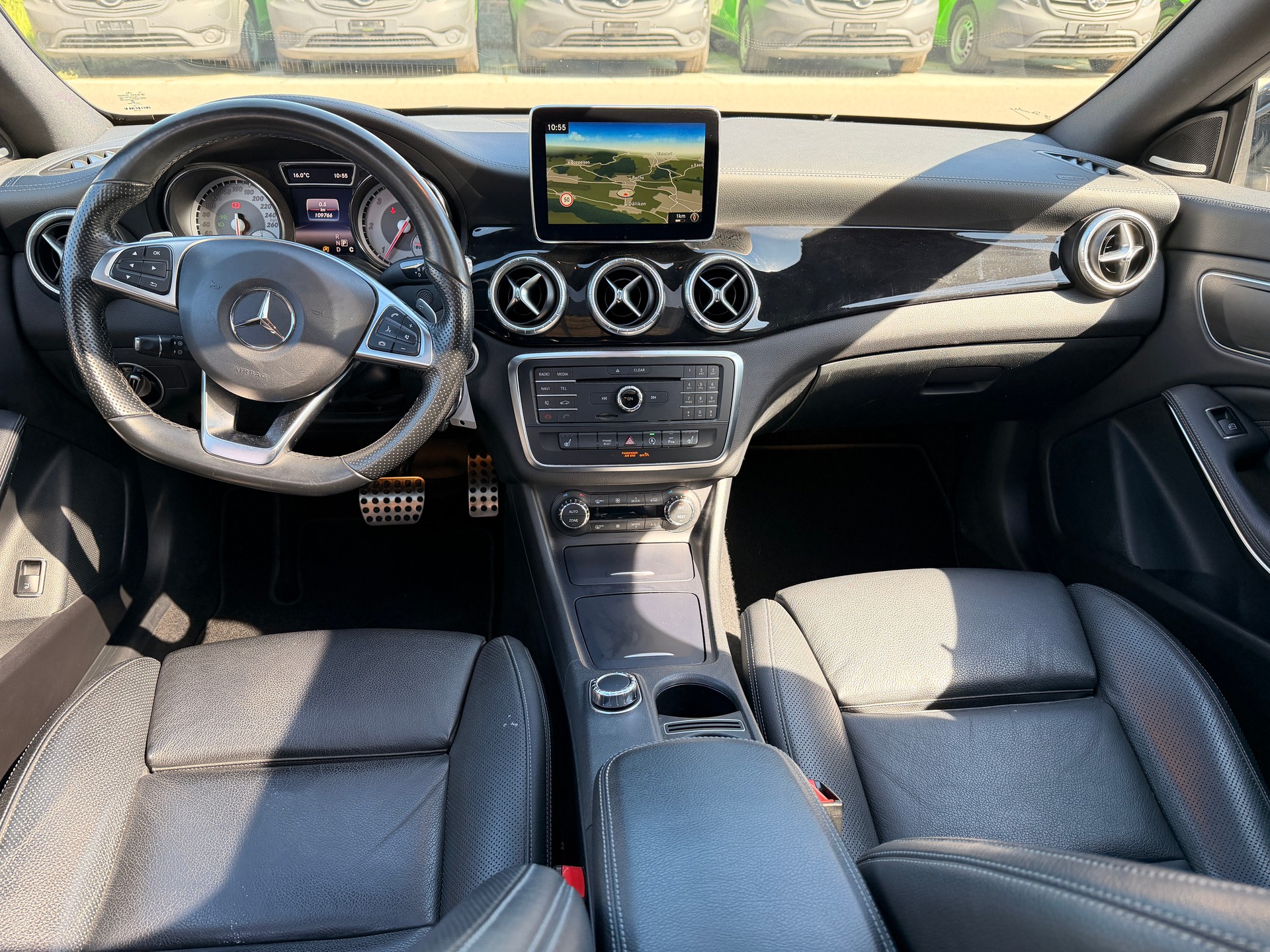 MERCEDES-BENZ CLA Shooting Brake 200 d AMG Line 4Matic 7G-DCT-image-5