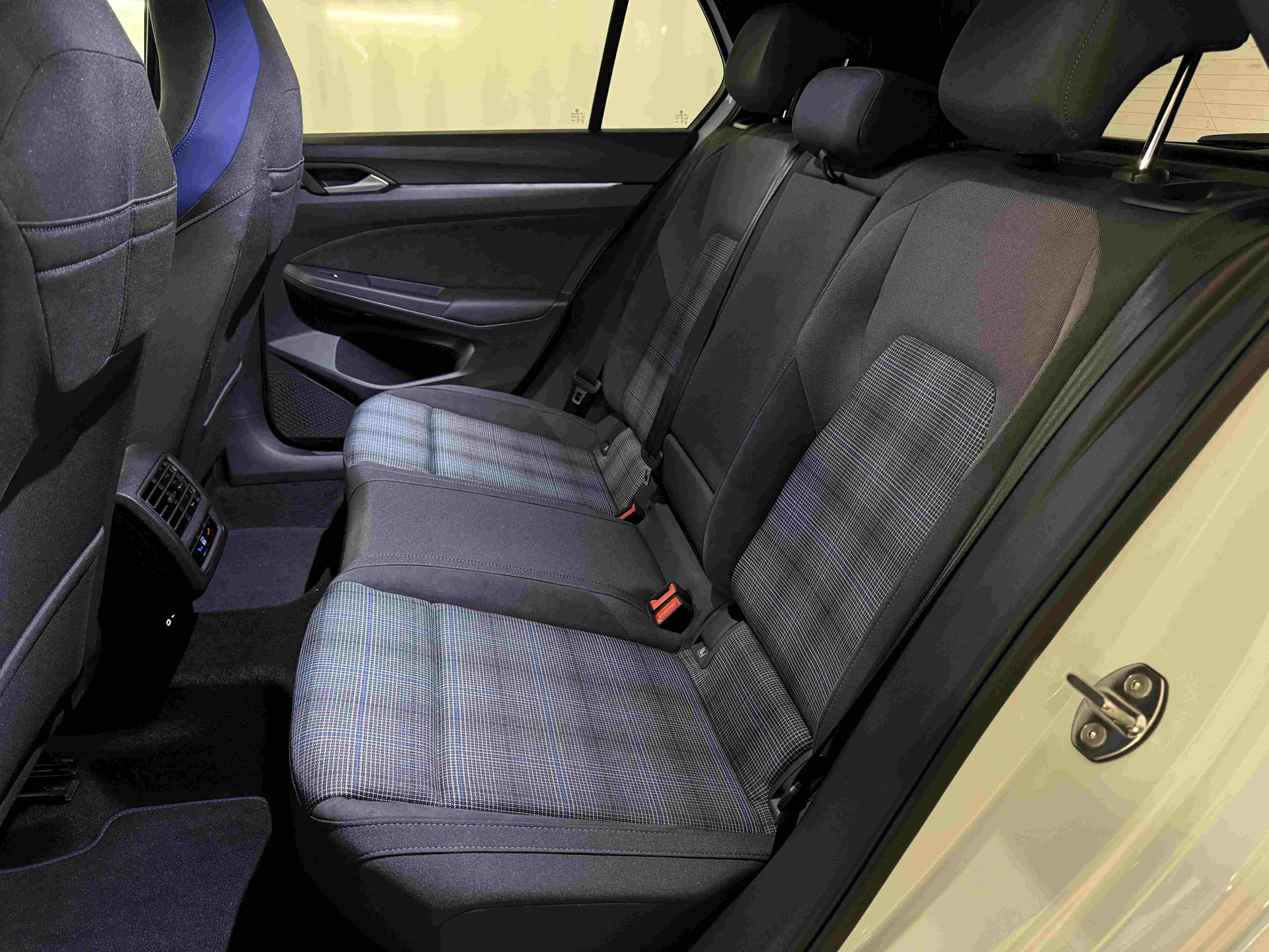 VW Golf 1.5 TSI PHEV GTE-image-13