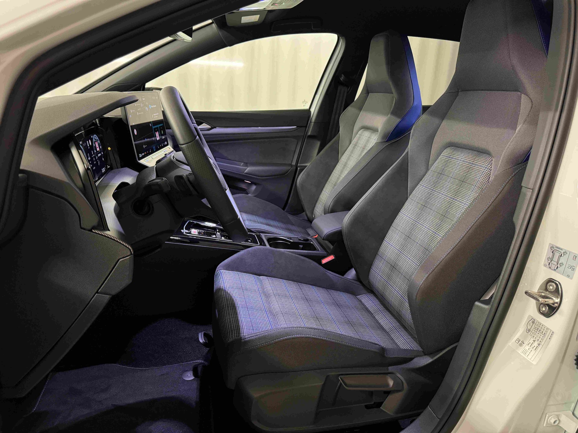 VW Golf 1.5 TSI PHEV GTE-image-8