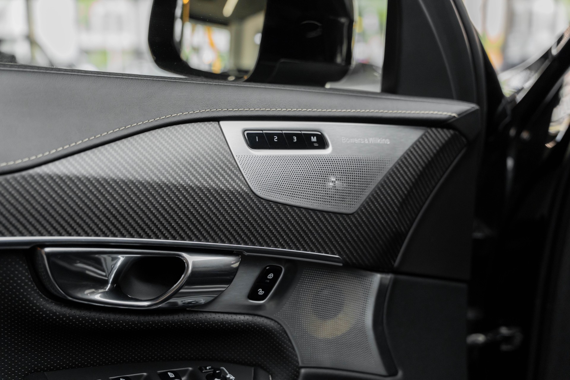 VOLVO XC90 D5 AWD R-Design Geartronic-image-21