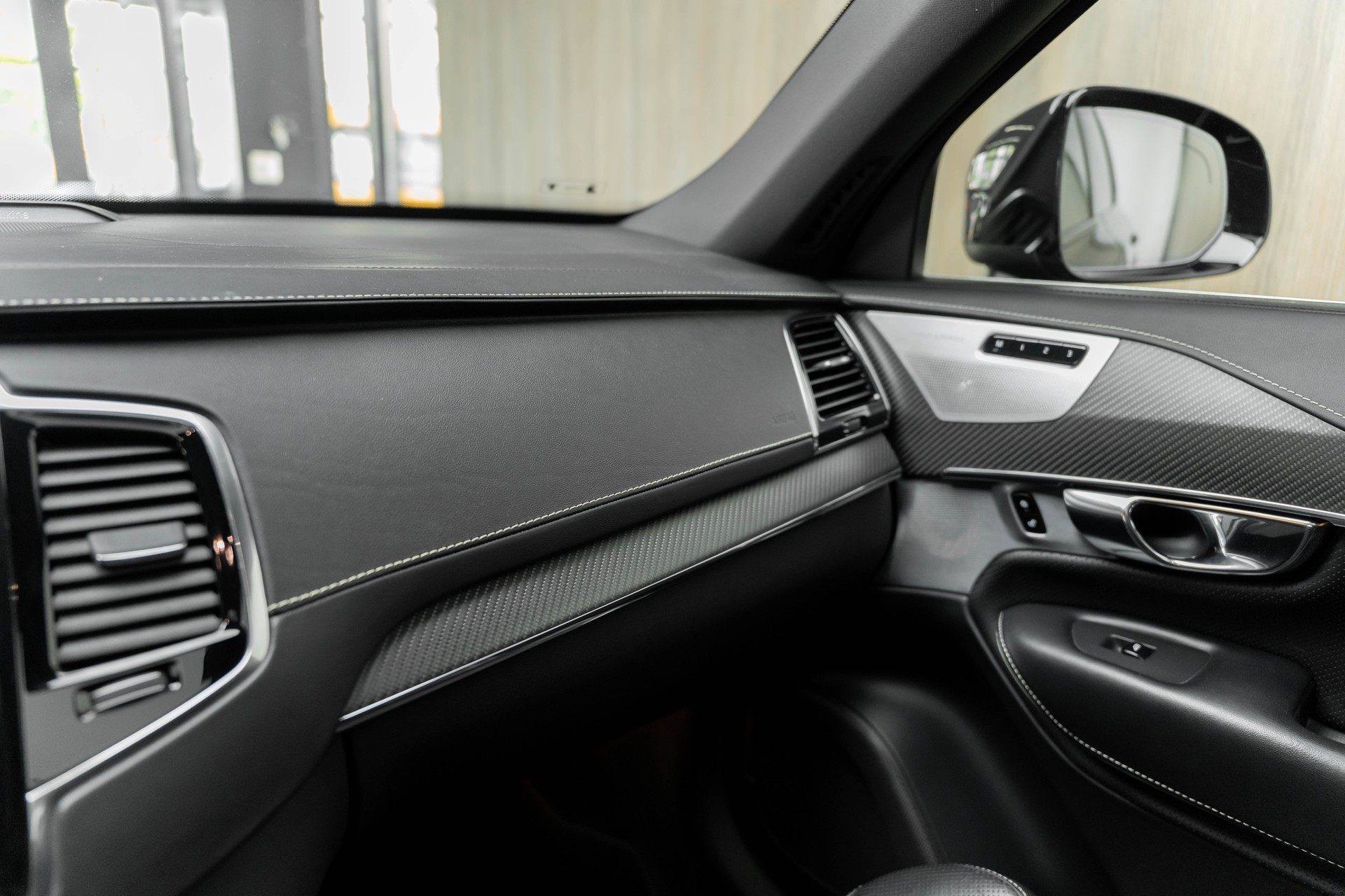 VOLVO XC90 D5 AWD R-Design Geartronic-image-17