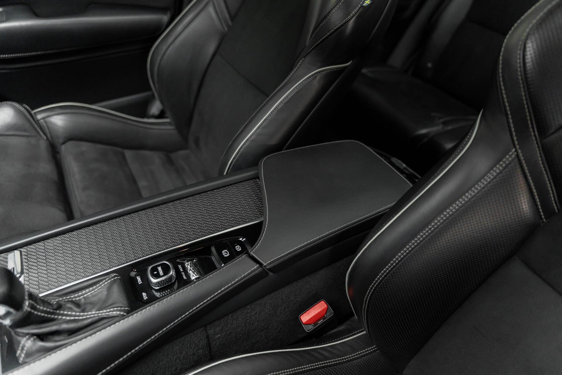 VOLVO XC90 D5 AWD R-Design Geartronic-image-16