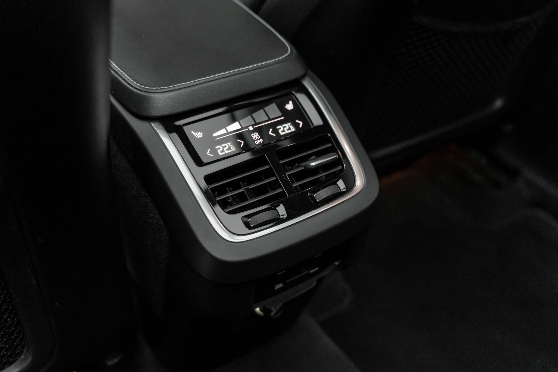 VOLVO XC90 D5 AWD R-Design Geartronic-image-8