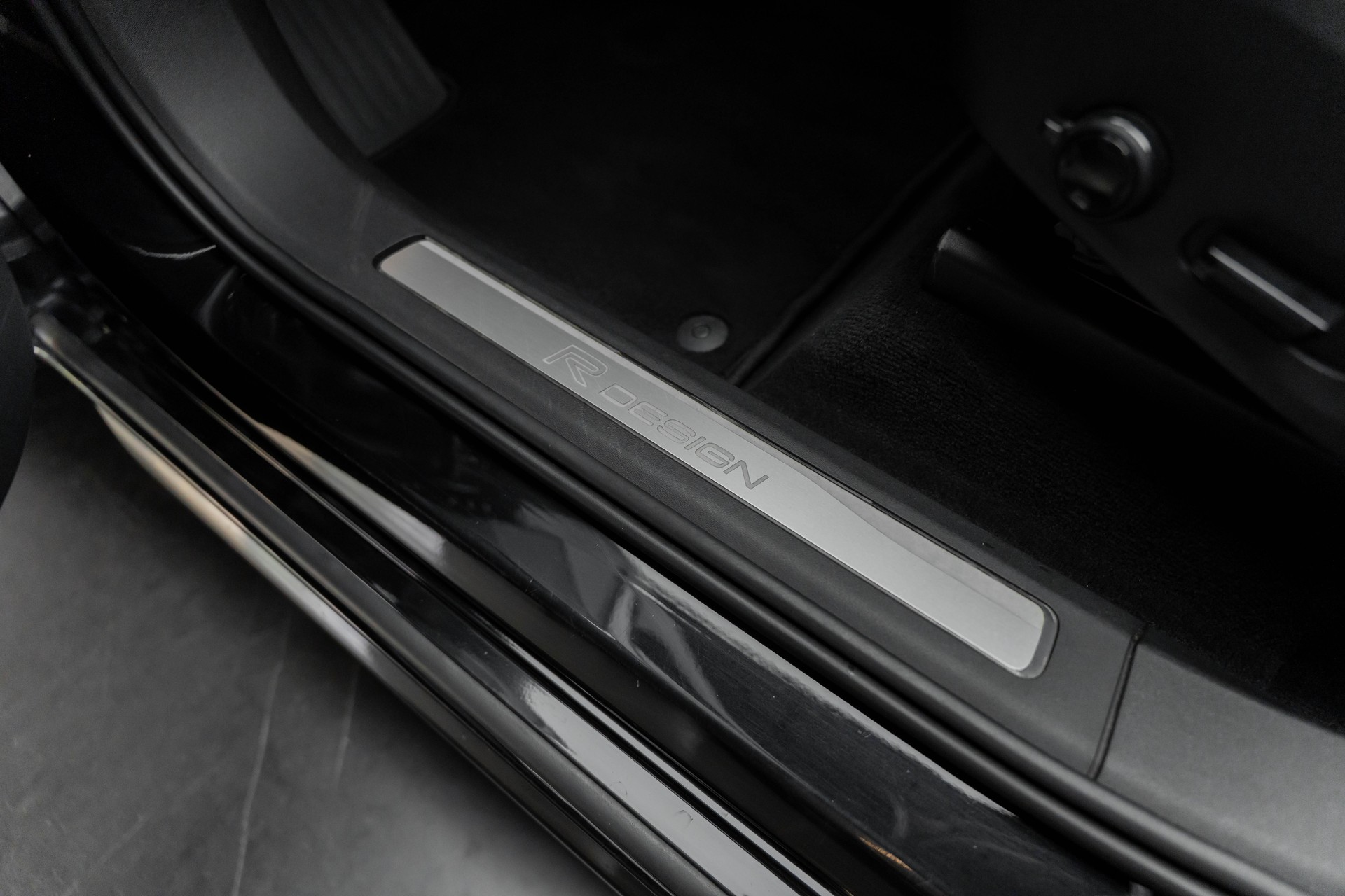 VOLVO XC90 D5 AWD R-Design Geartronic-image-23