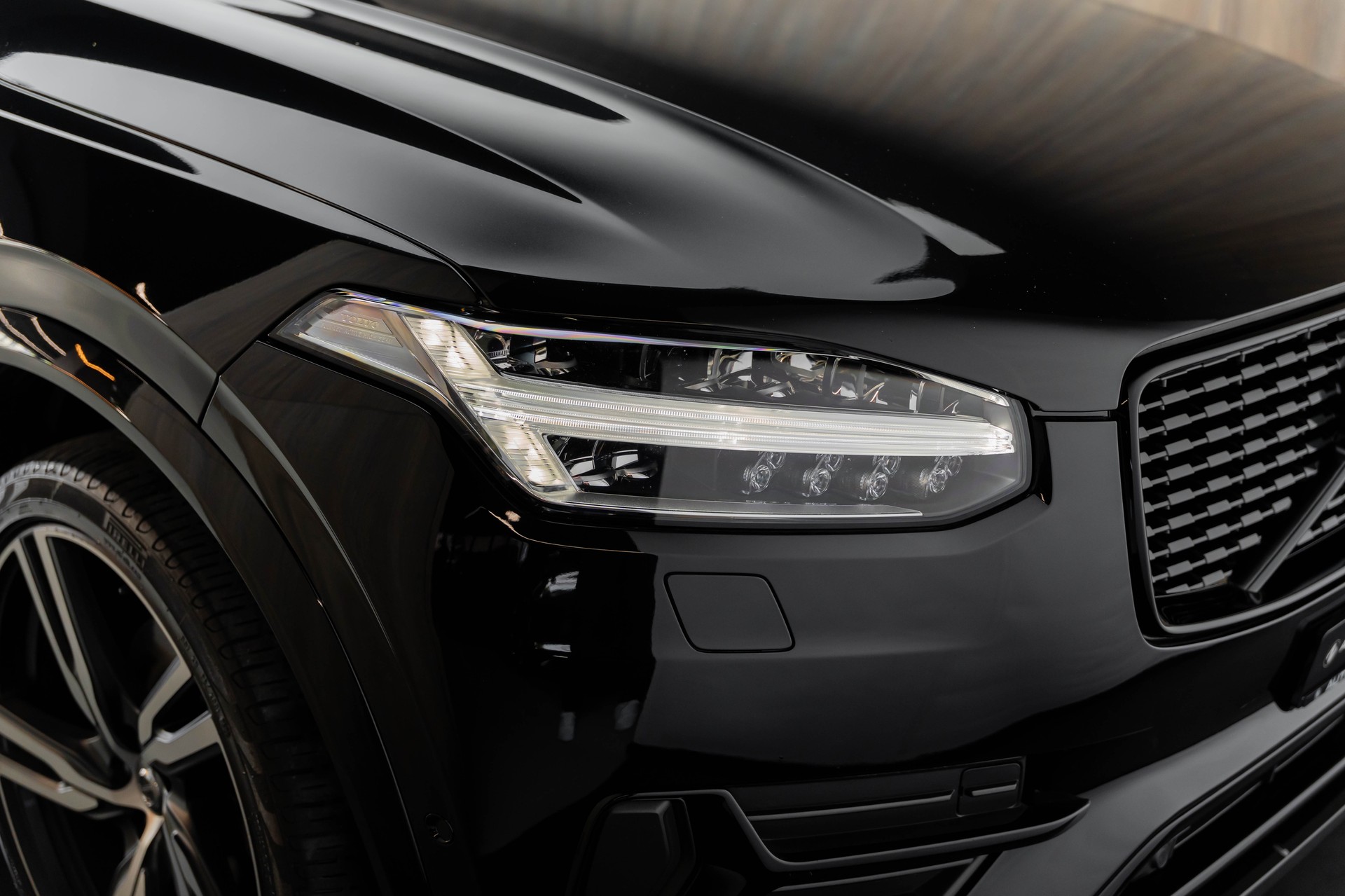 VOLVO XC90 D5 AWD R-Design Geartronic-image-27