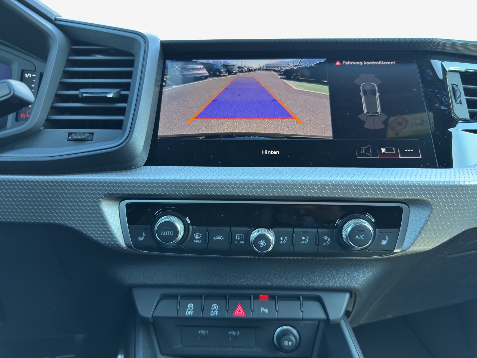 AUDI A1 Sportback 30 TFSI S Line Attraction S-tronic-image-12