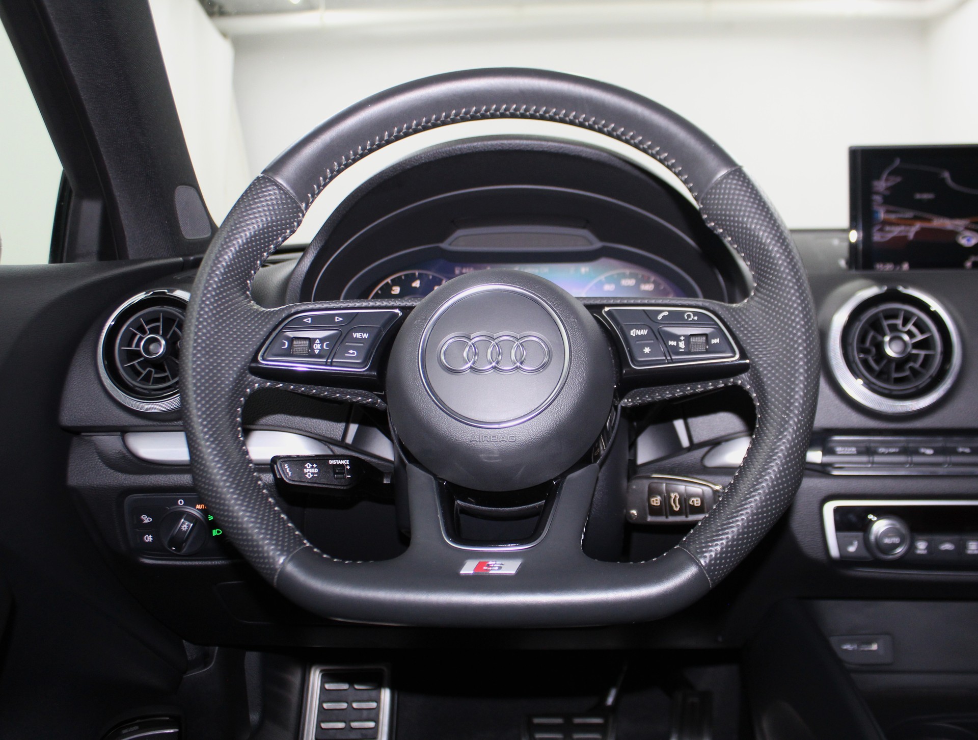 AUDI S3 Limousine 2.0 TFSI quattro S-tronic Optikpaket schwarz ohne OPF / CH-Fahrzeug-image-13