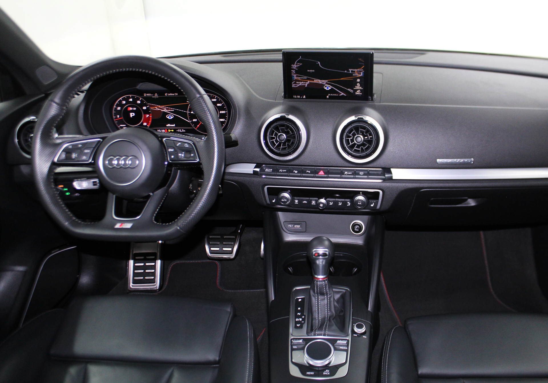 AUDI S3 Limousine 2.0 TFSI quattro S-tronic Optikpaket schwarz ohne OPF / CH-Fahrzeug-image-12