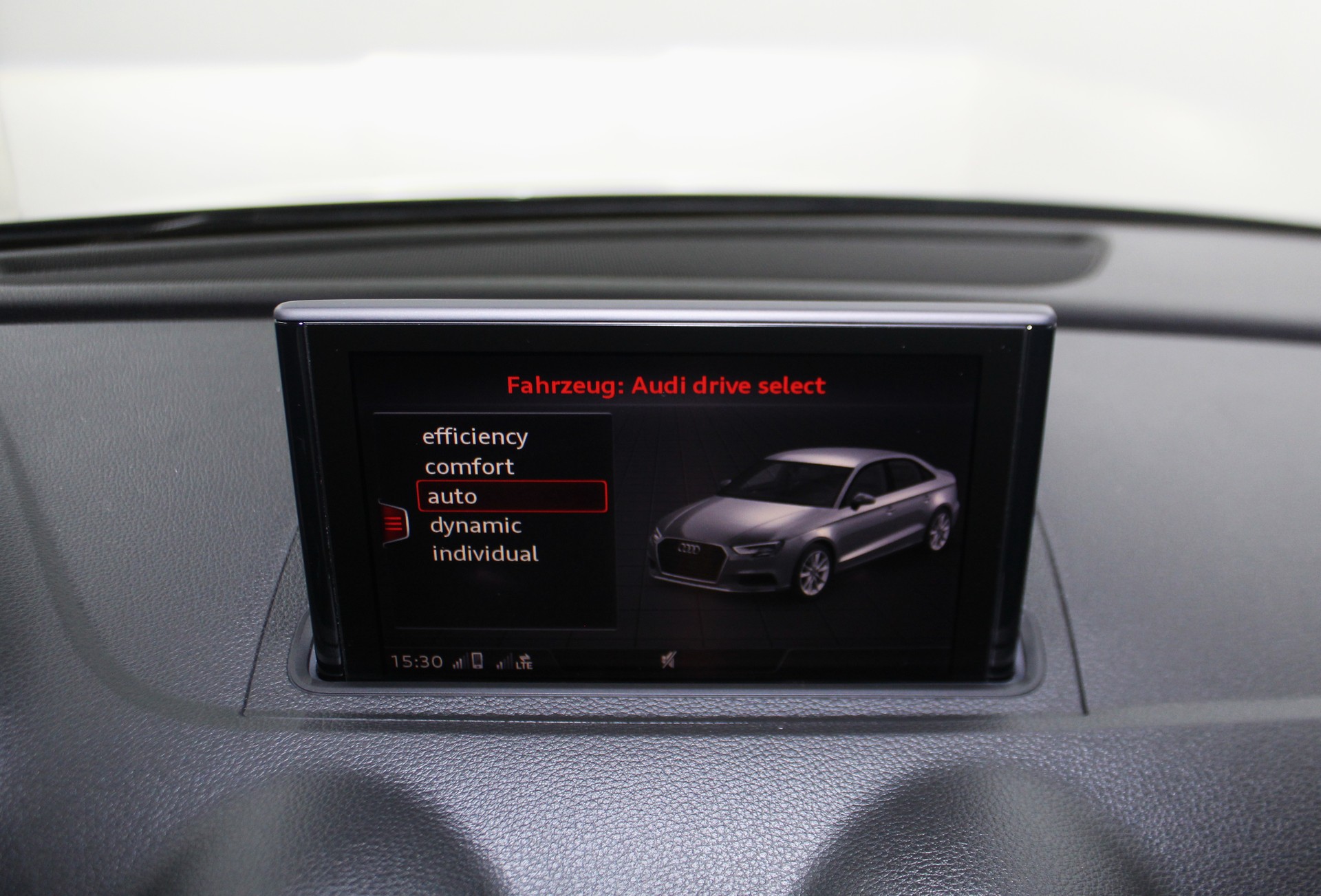AUDI S3 Limousine 2.0 TFSI quattro S-tronic Optikpaket schwarz ohne OPF / CH-Fahrzeug-image-22