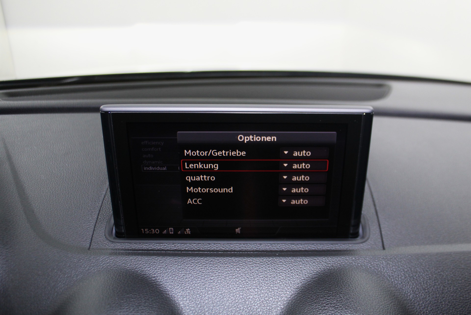 AUDI S3 Limousine 2.0 TFSI quattro S-tronic Optikpaket schwarz ohne OPF / CH-Fahrzeug-image-23