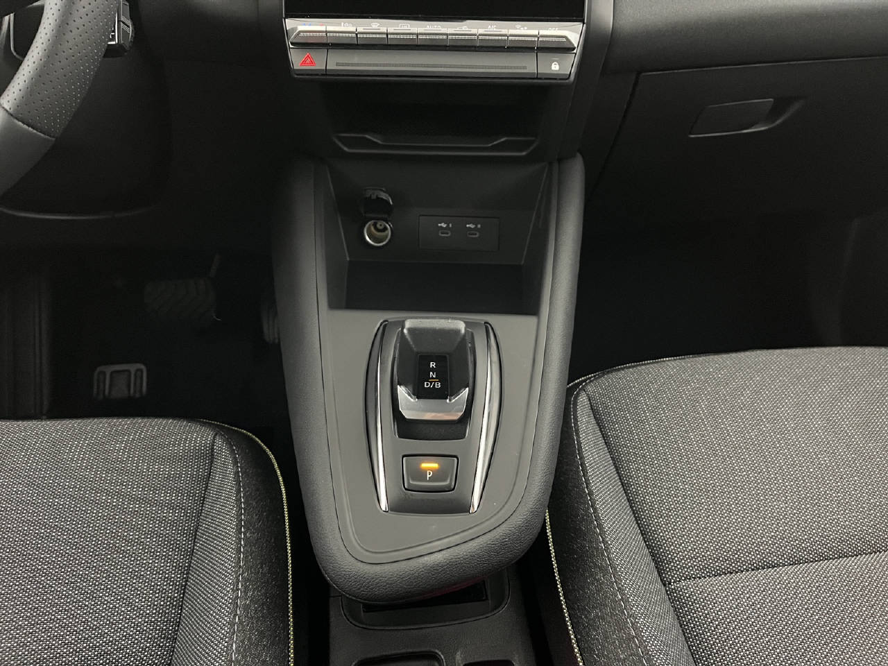 RENAULT Captur 1.8 E-Tech techno-image-13