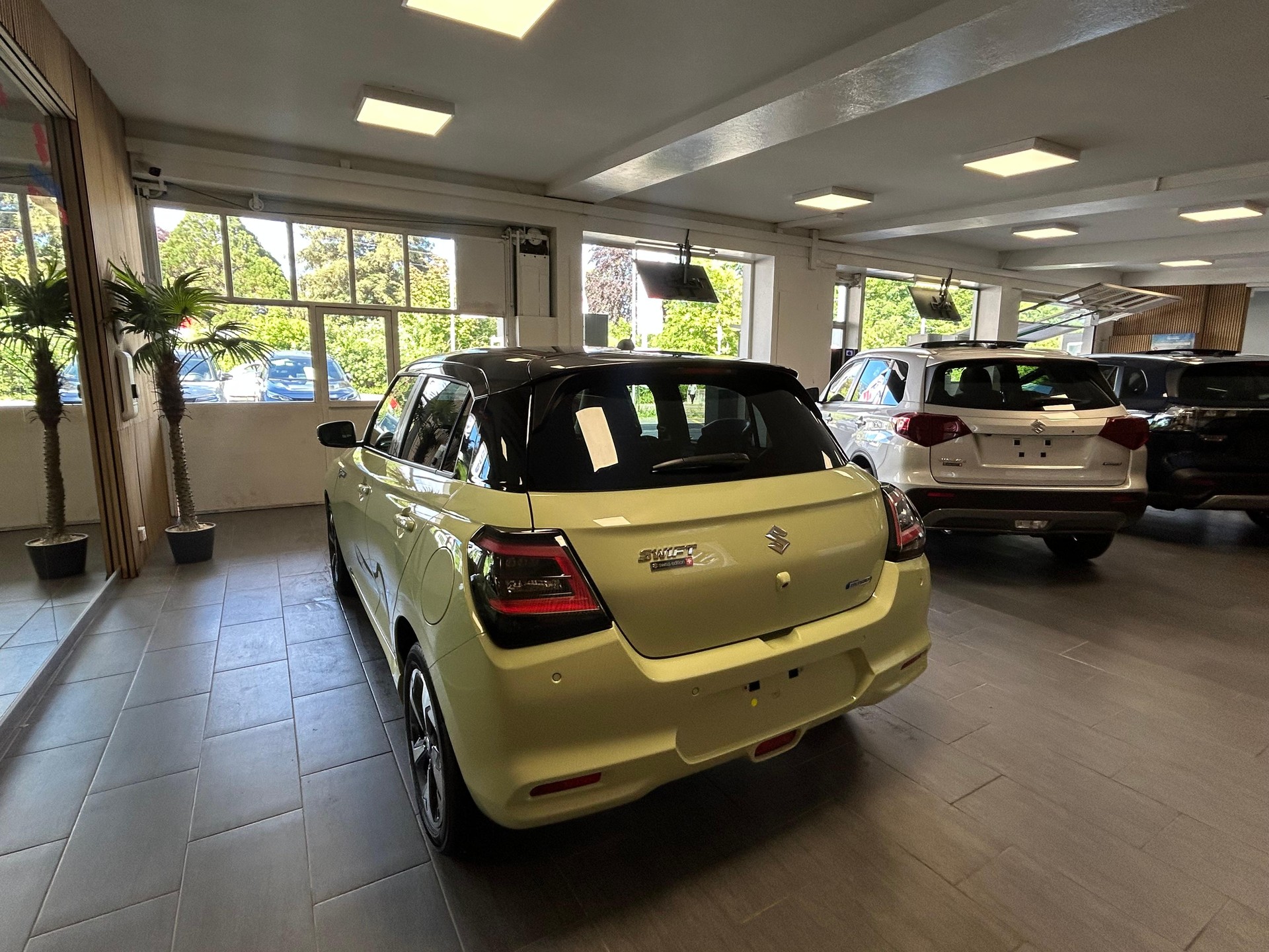 SUZUKI Swift 1.2 Sakura Top Hybrid-image-4