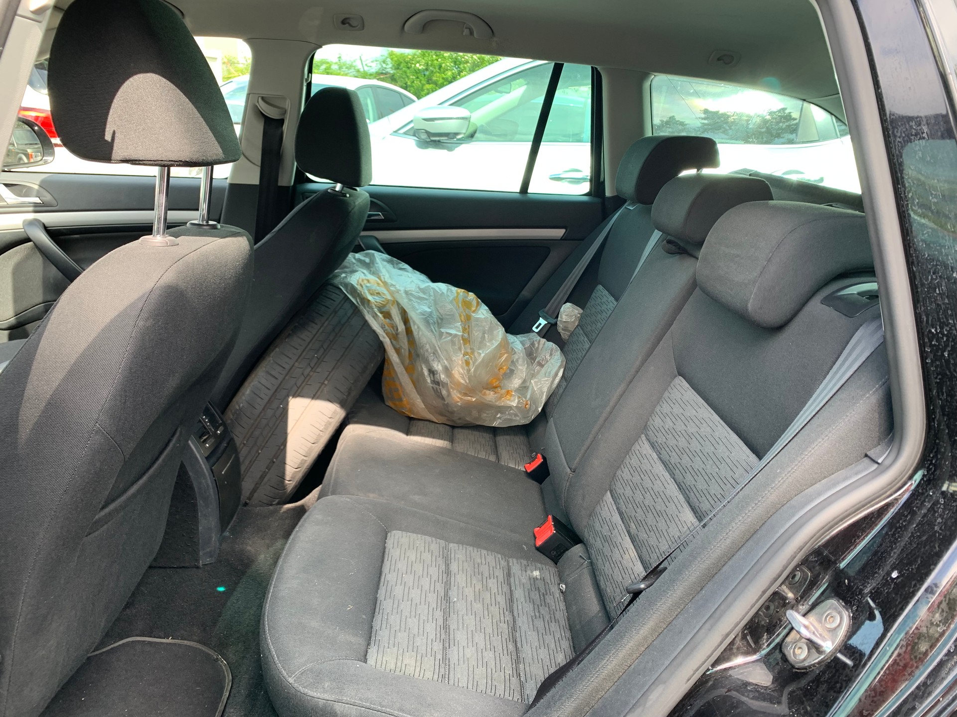 SKODA Octavia Combi 2.0 TDI Elegance-image-8
