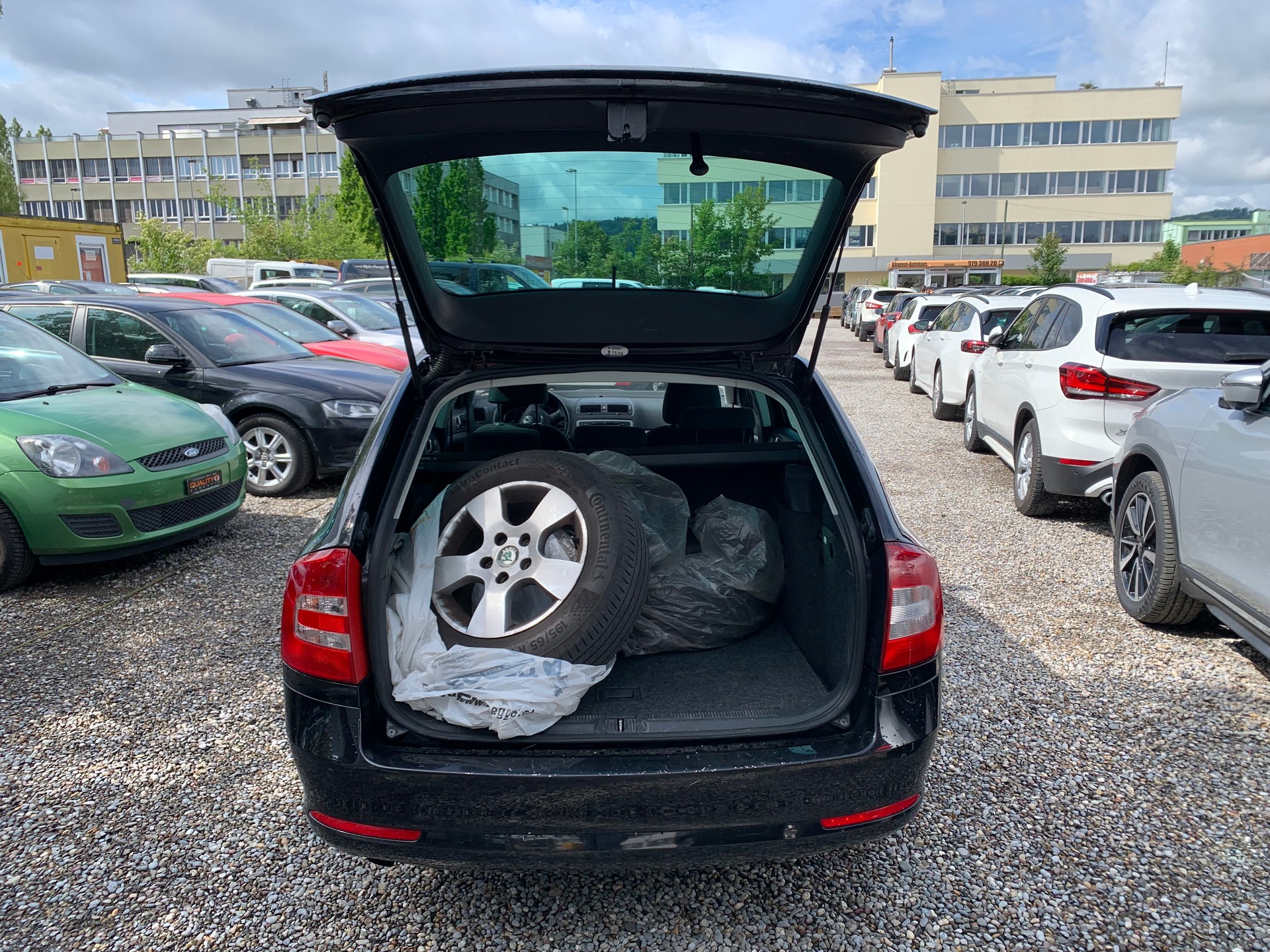 SKODA Octavia Combi 2.0 TDI Elegance-image-5