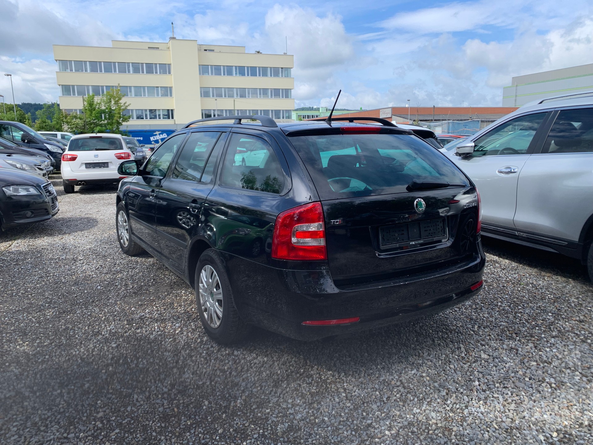 SKODA Octavia Combi 2.0 TDI Elegance-image-3