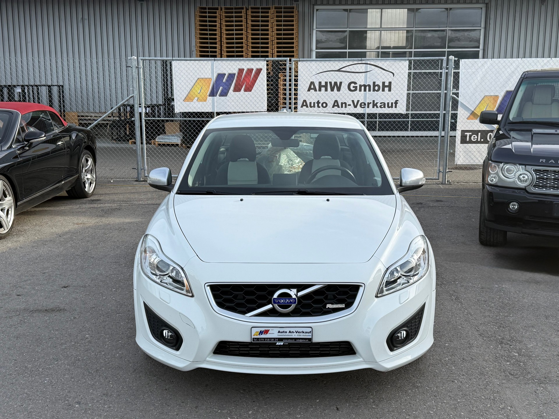 VOLVO C30 D3 R-Design 150PS / Frisch ab MFK / Zahnriemen ersetzt / 8-fach bereift / Navi / Sitzheizung / Xenon / Tempomat-image-1