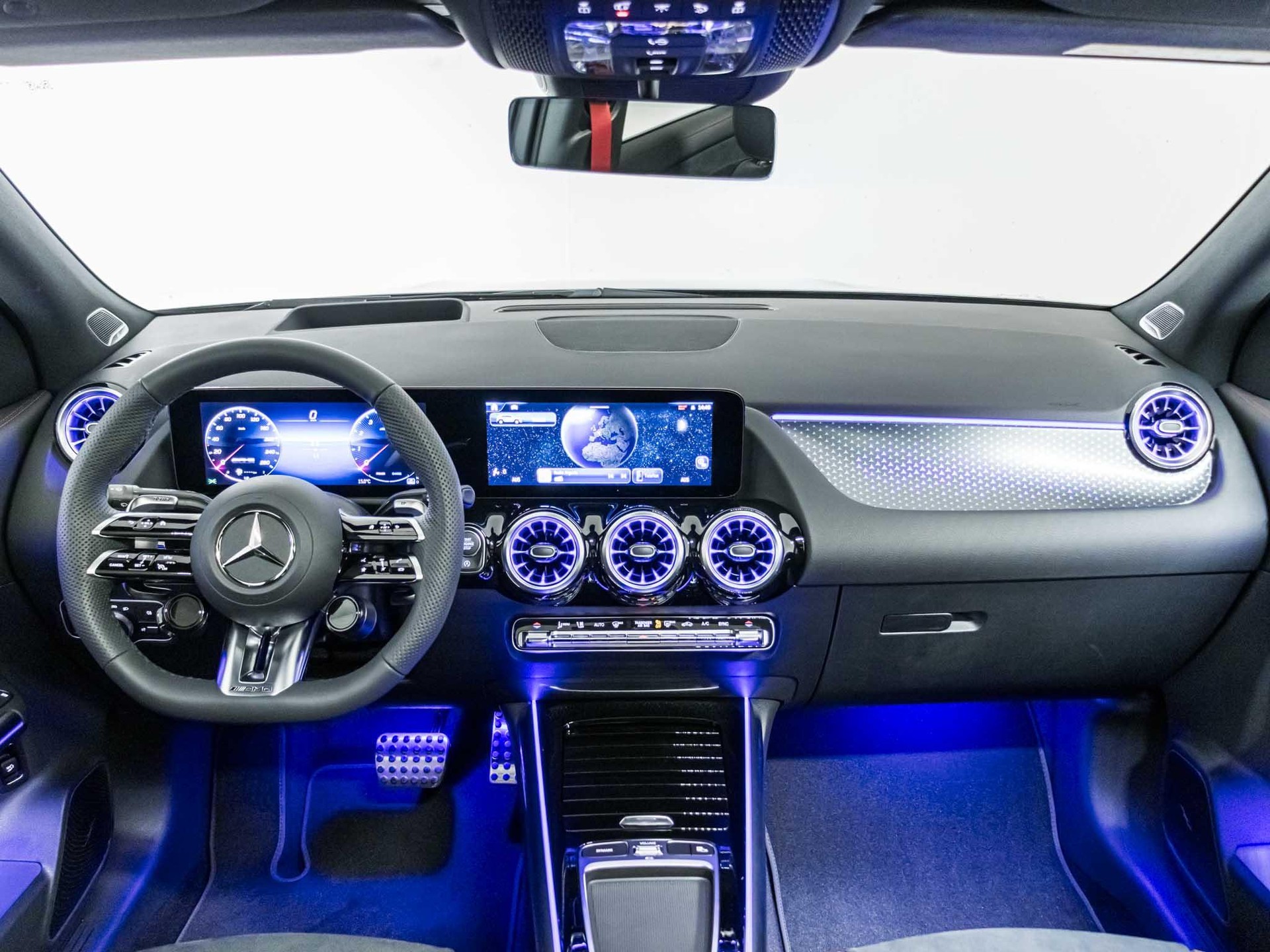 MERCEDES-BENZ GLA 35 AMG 4MATIC-image-11