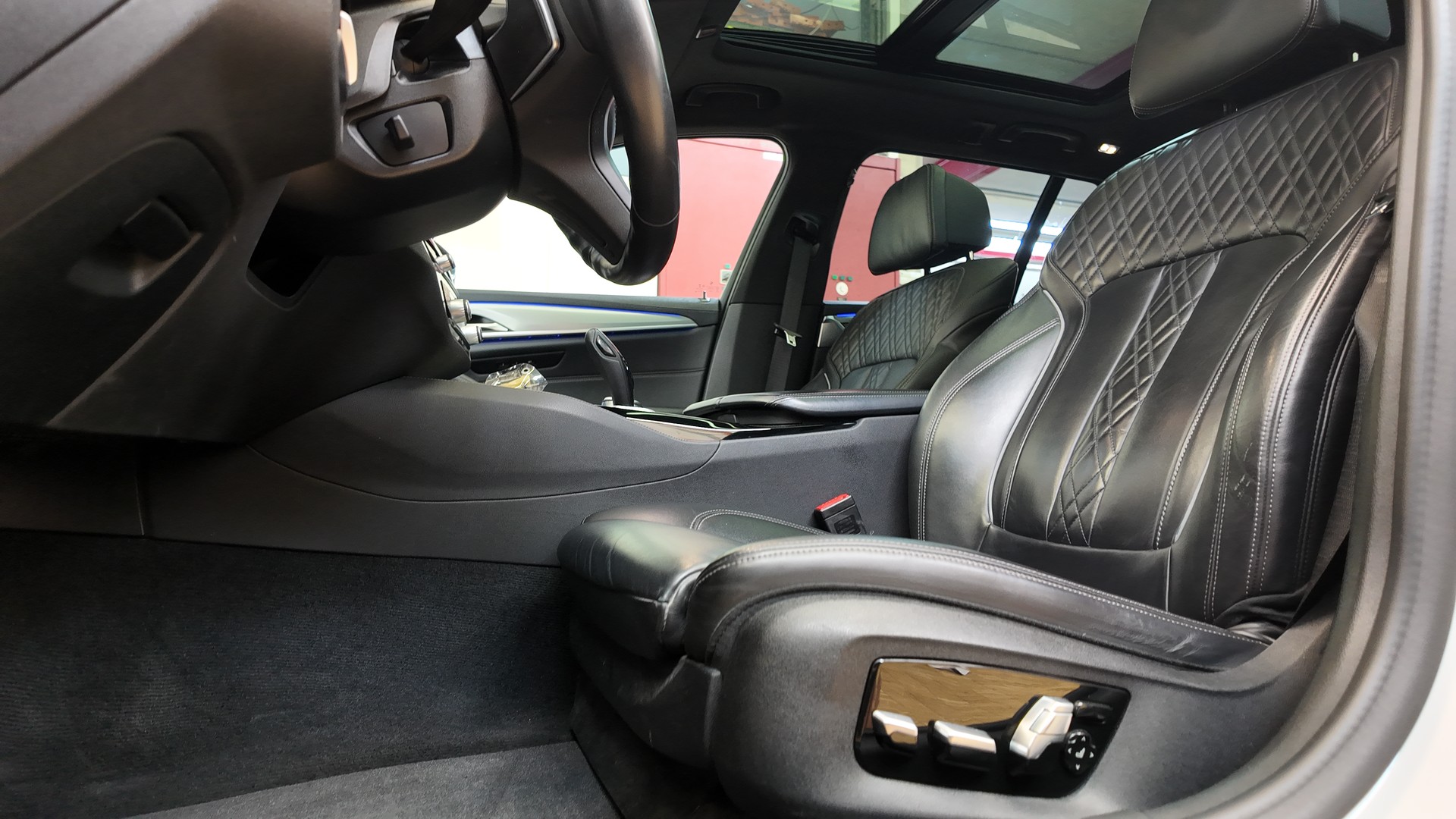 BMW 540d xDrive 48V Touring Pure M Sport Steptronic-image-14
