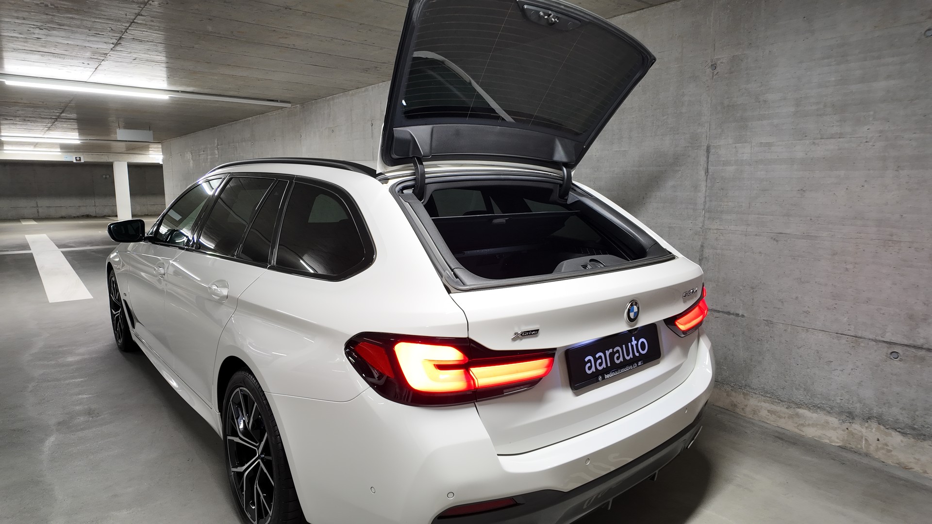BMW 540d xDrive 48V Touring Pure M Sport Steptronic-image-6