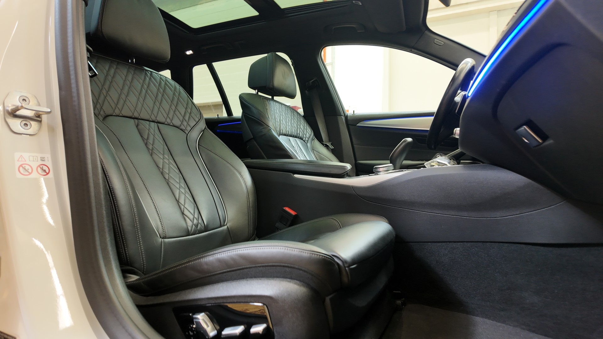 BMW 540d xDrive 48V Touring Pure M Sport Steptronic-image-15