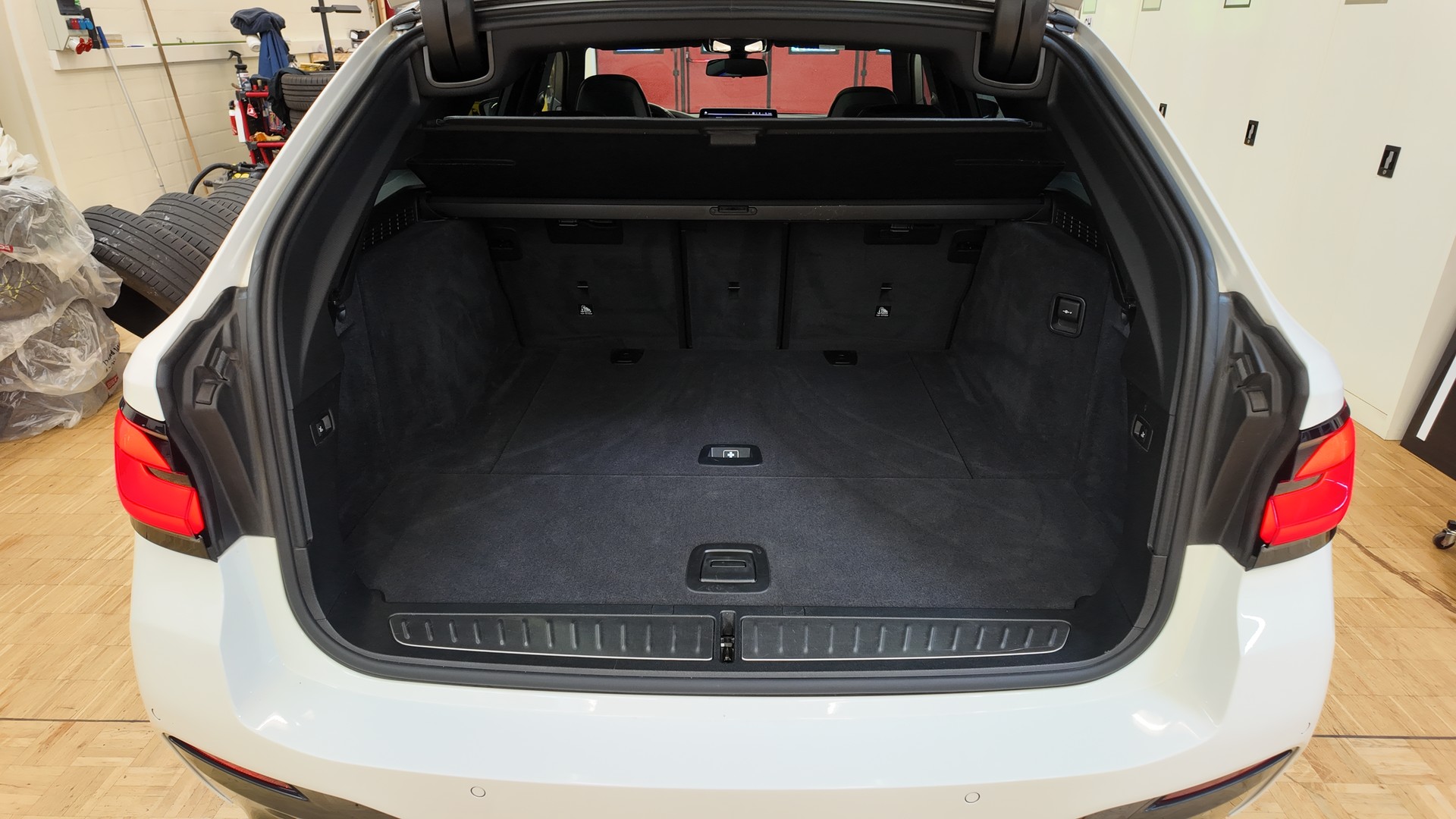 BMW 540d xDrive 48V Touring Pure M Sport Steptronic-image-21