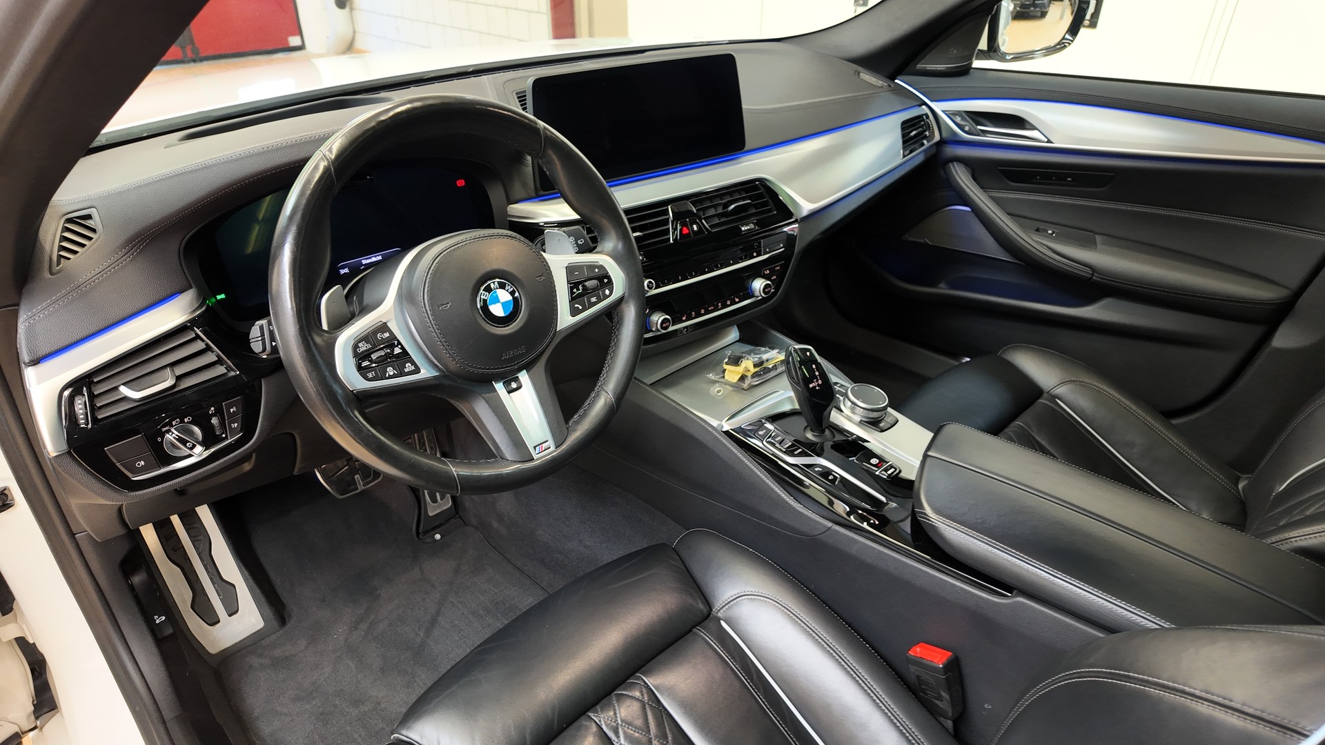 BMW 540d xDrive 48V Touring Pure M Sport Steptronic-image-12