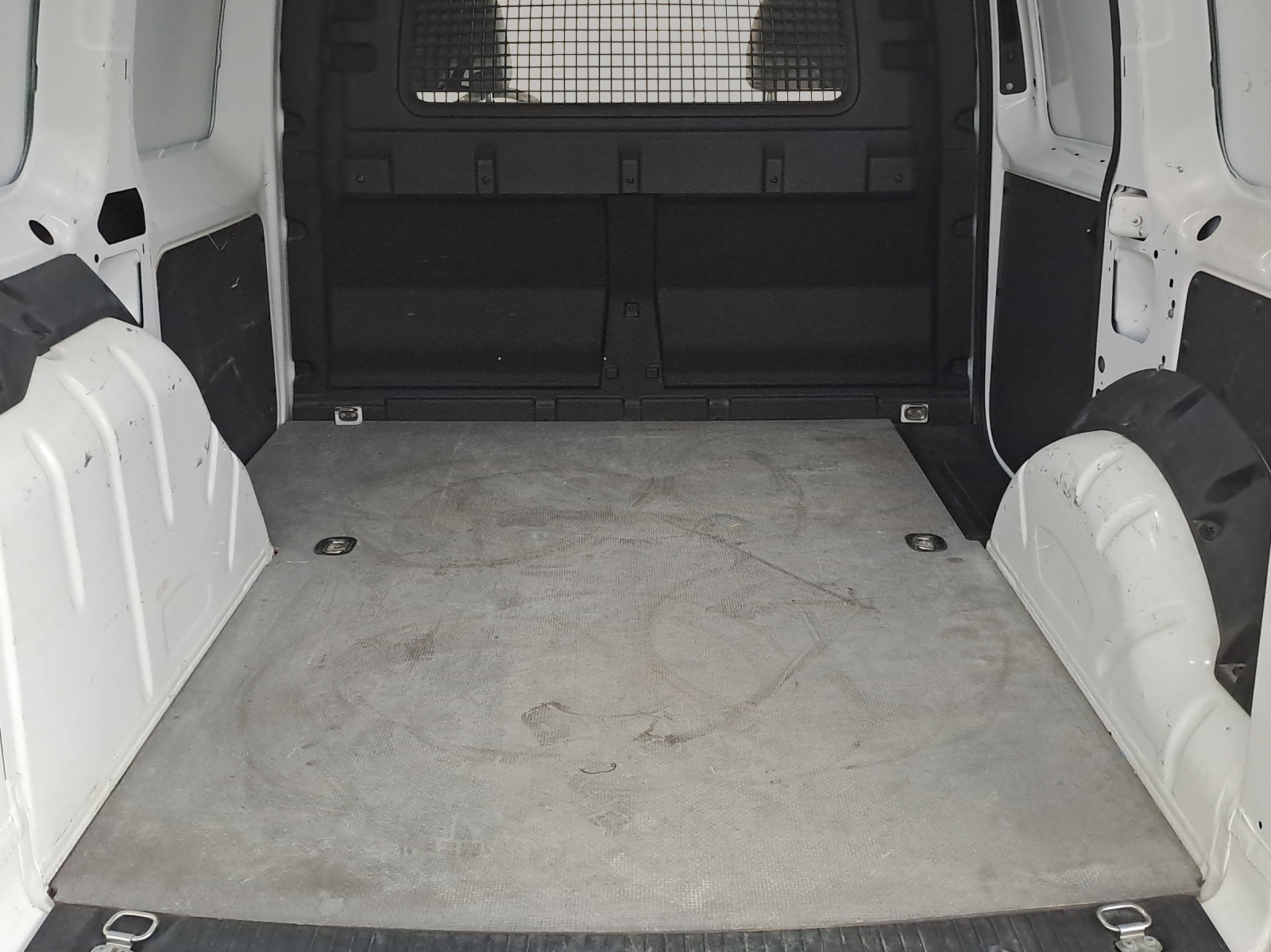 VW Caddy Cargo 2.0TDI 4Motion-image-11