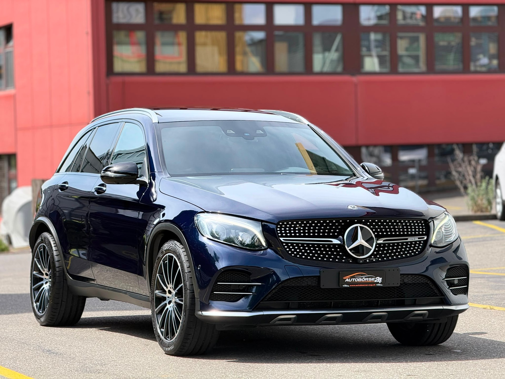 MERCEDES-BENZ GLC 43 AMG 4m-showroom-element-1