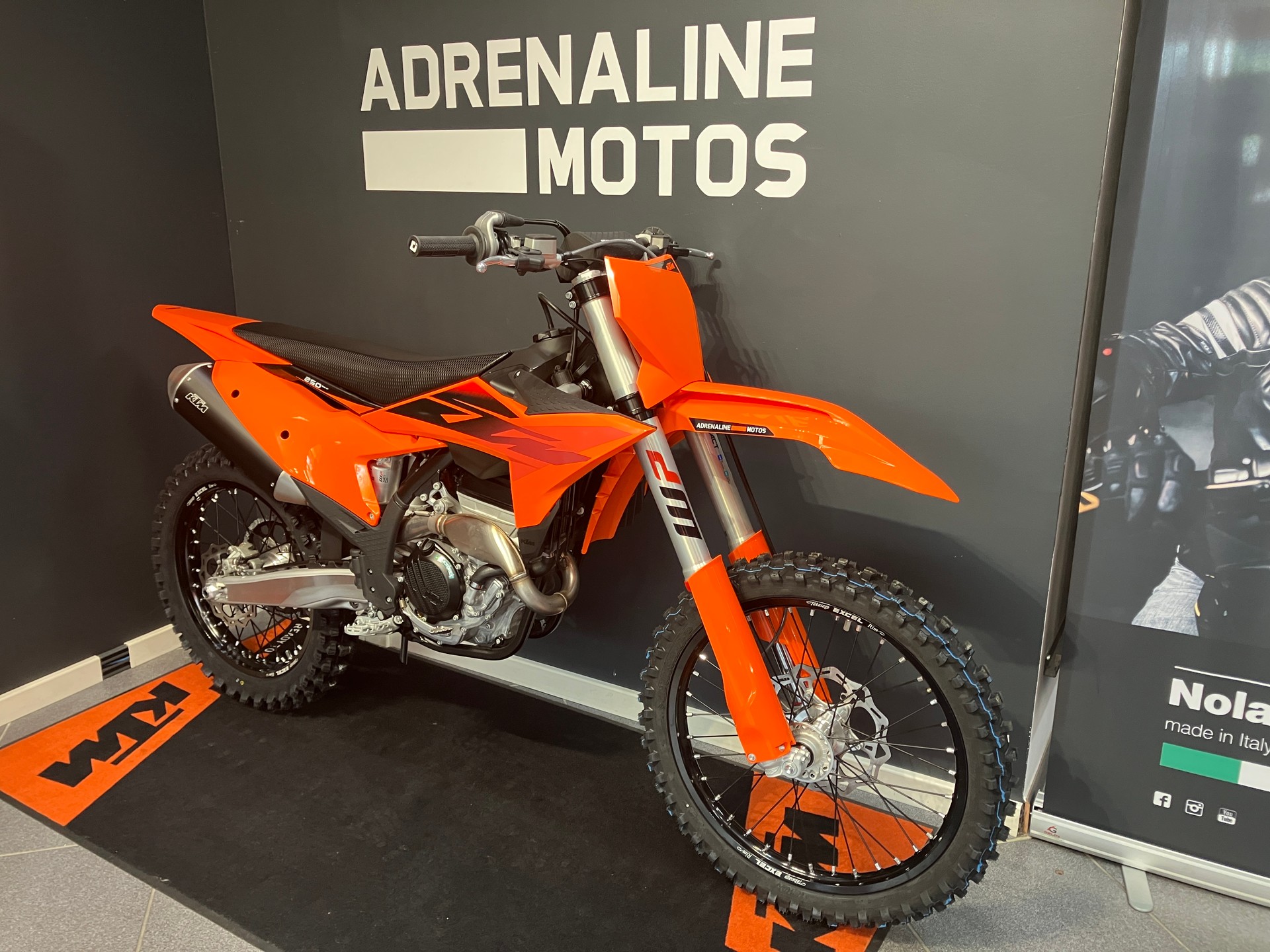 KTM 250 SX-F 2027-showroom-element-1