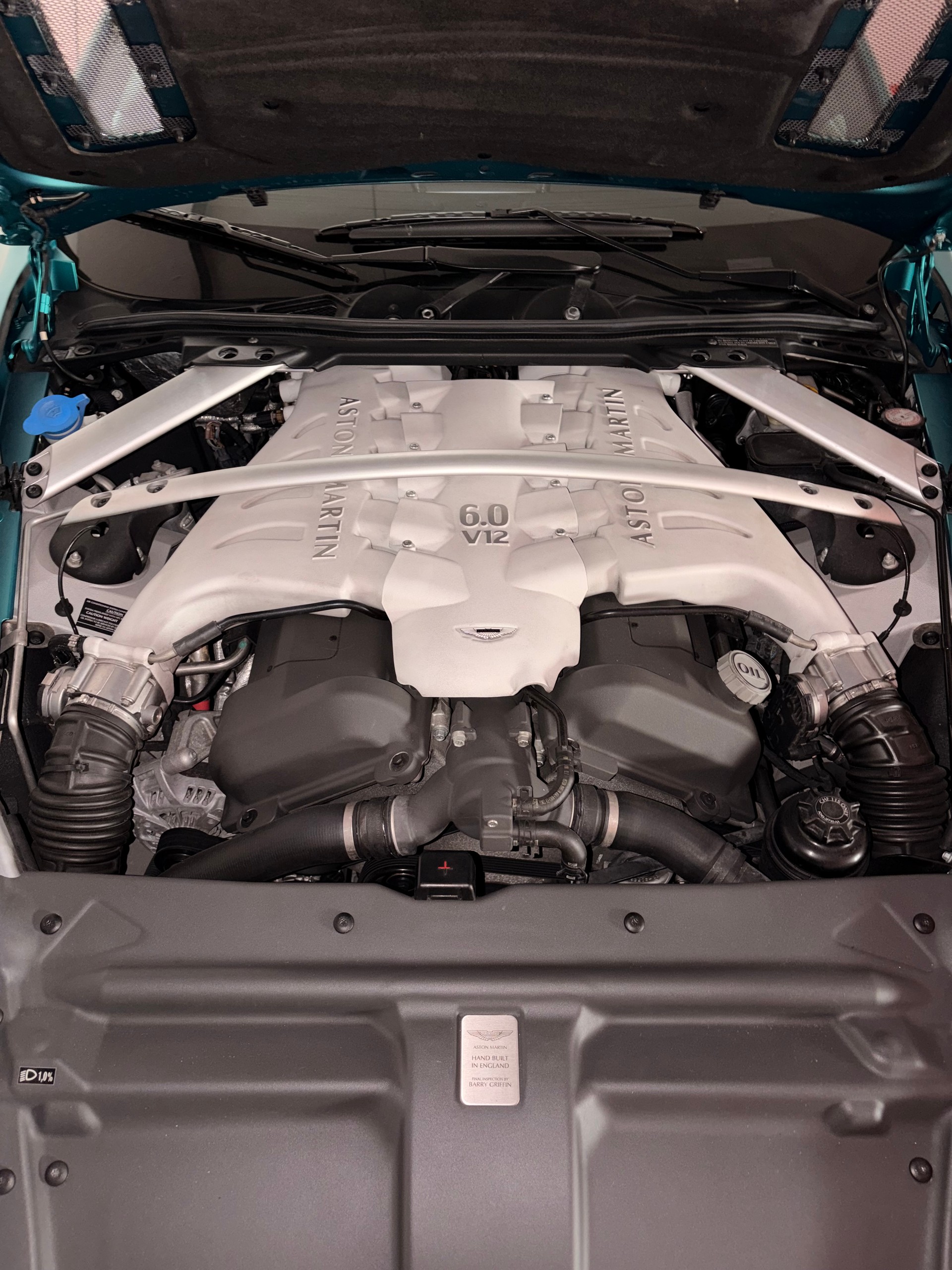 ASTON MARTIN 6.0 V12-image-5