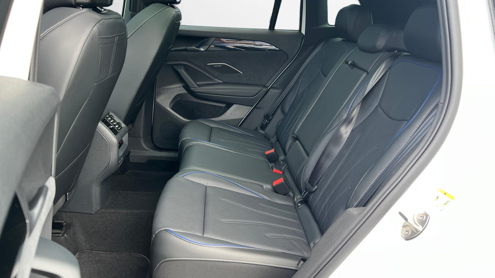 VW Tiguan R-Line UNITED 2.0TDI 193PS 4Motion DSG-image-7