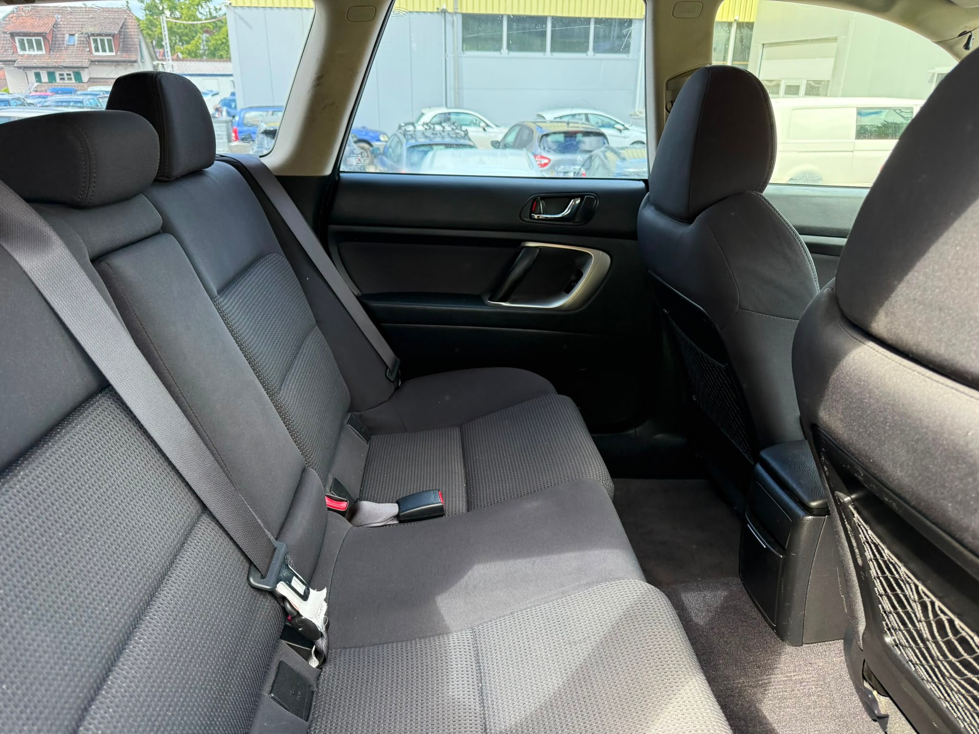 SUBARU Legacy 2.0R AWD Swiss-image-10