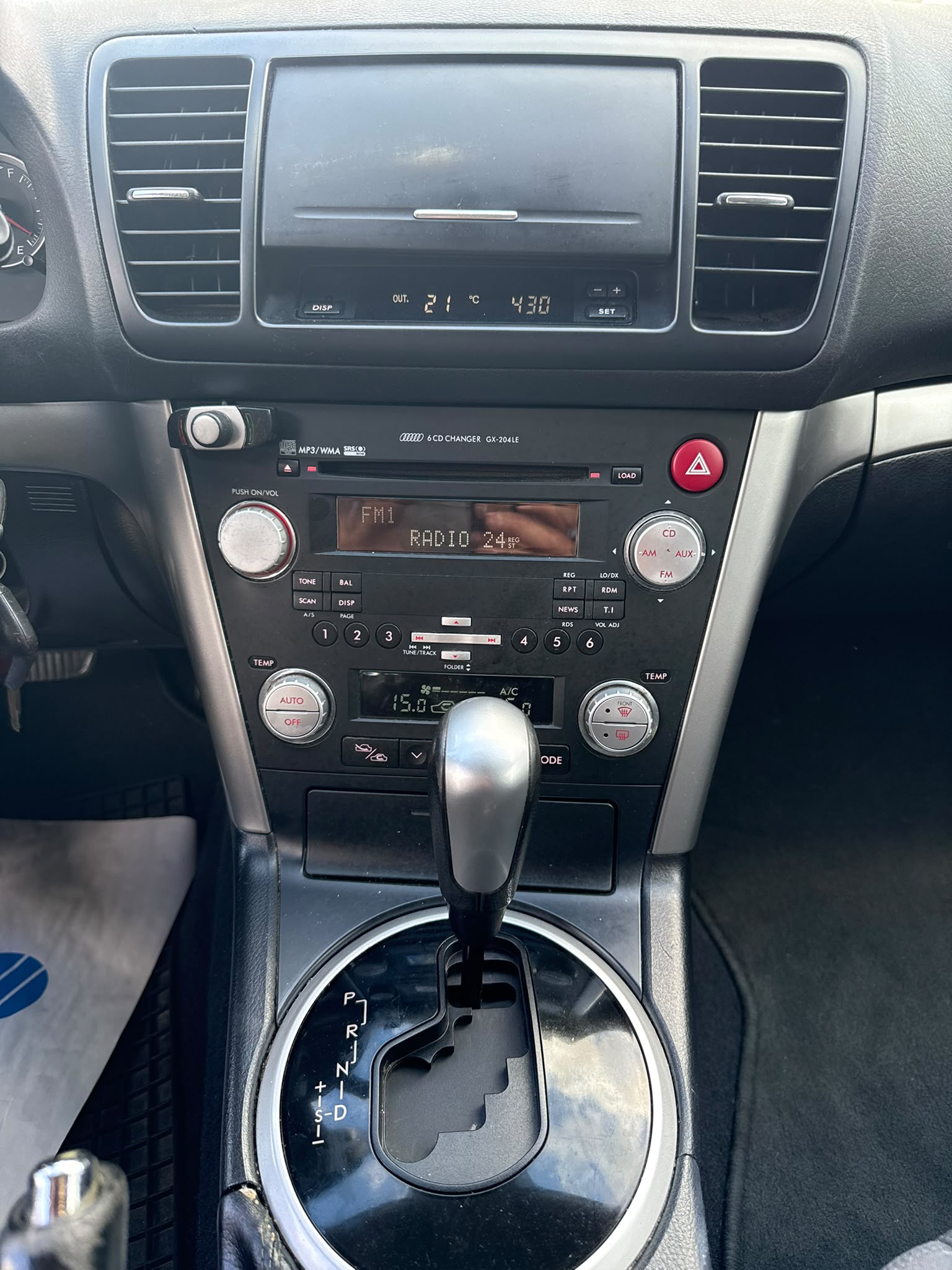 SUBARU Legacy 2.0R AWD Swiss-image-11